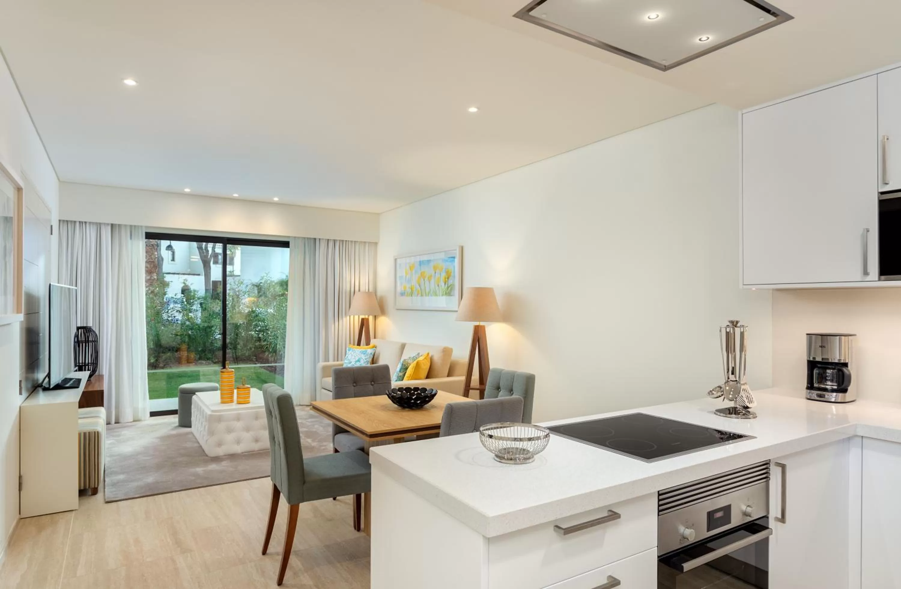 Kitchen or kitchenette in Pine Cliffs Gardens