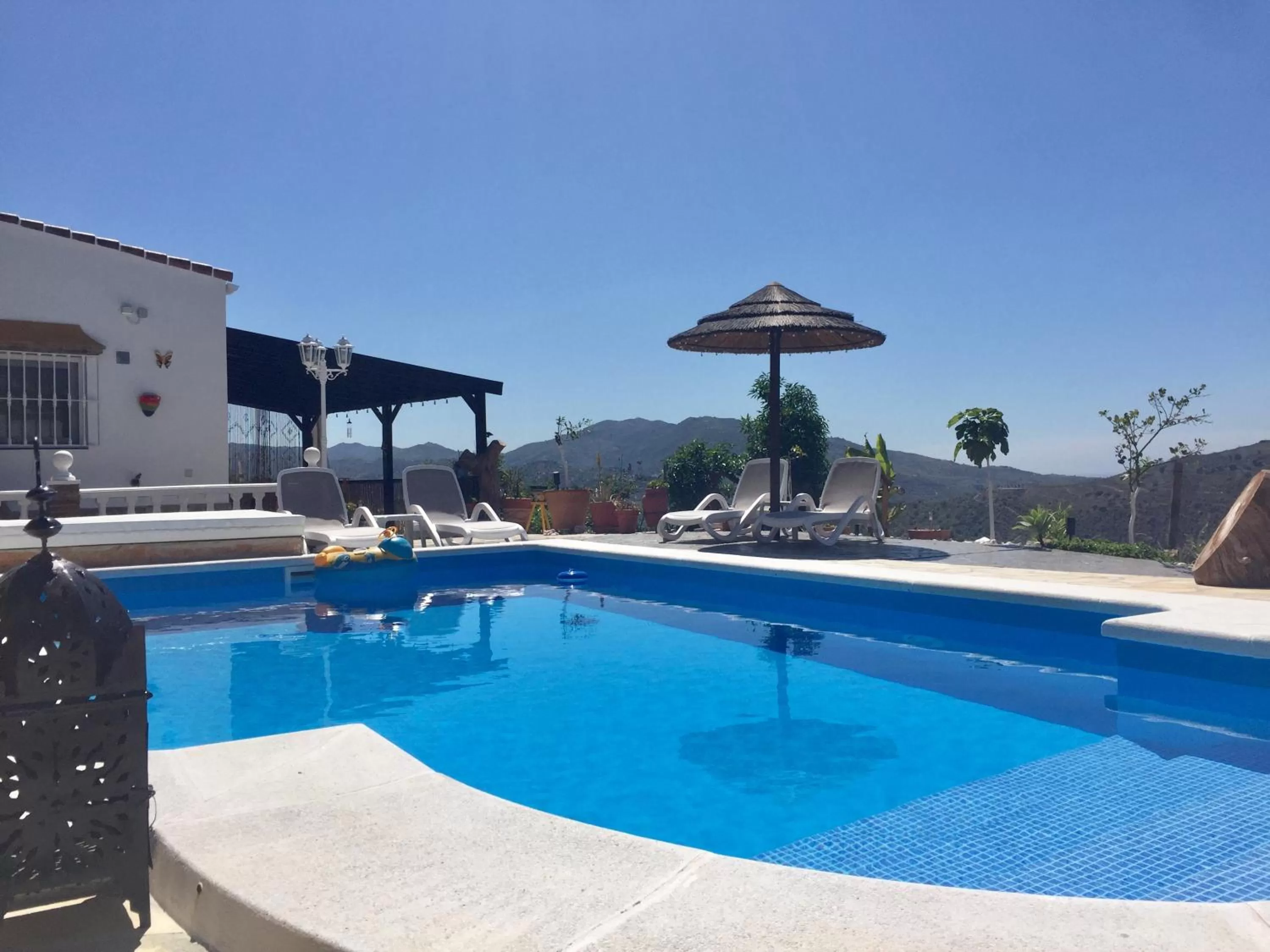 Swimming Pool in Casira, studios en kamers,Viñuela, Costa Del Sol