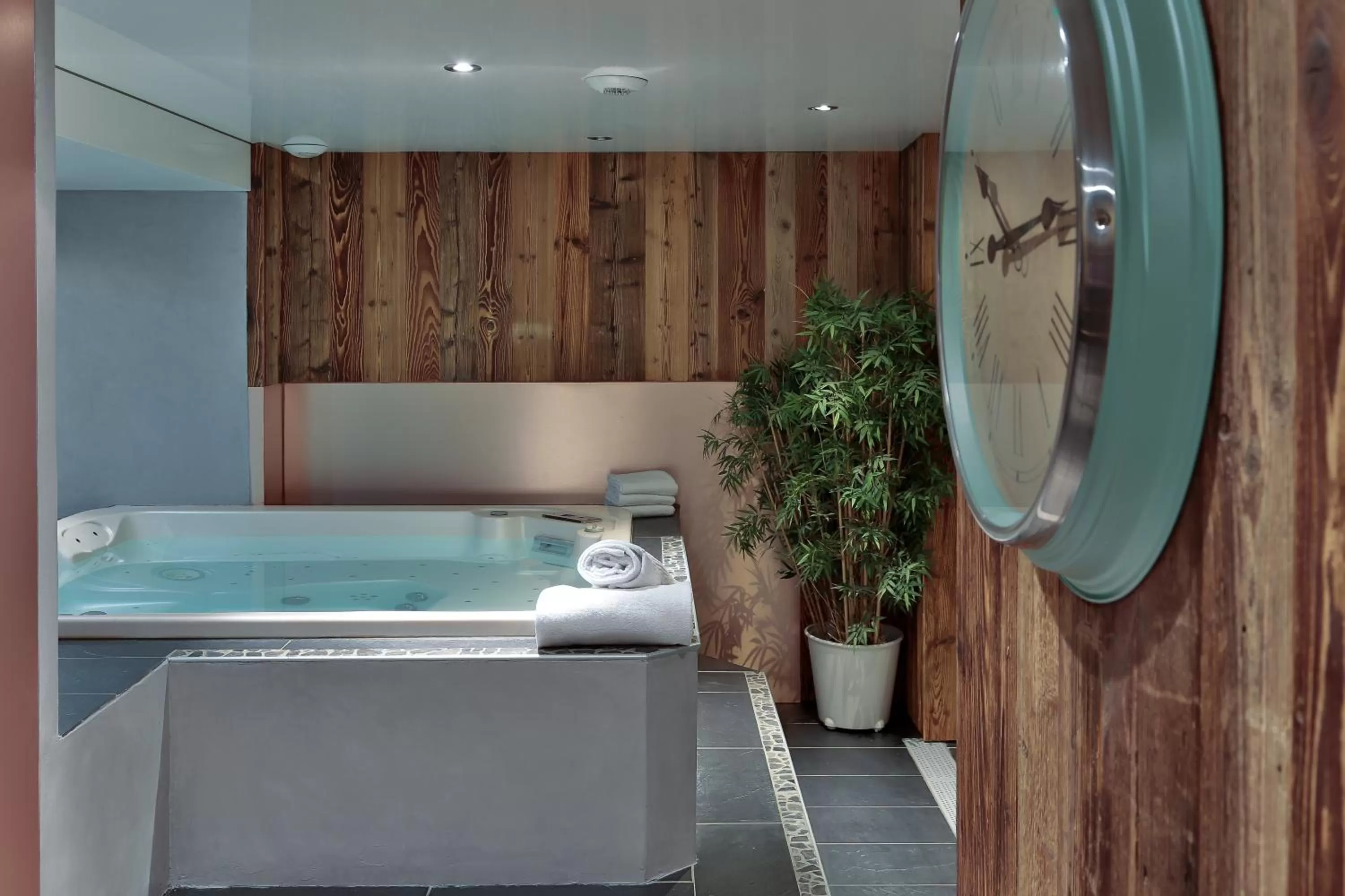 Hot Tub in Le Saint Antoine