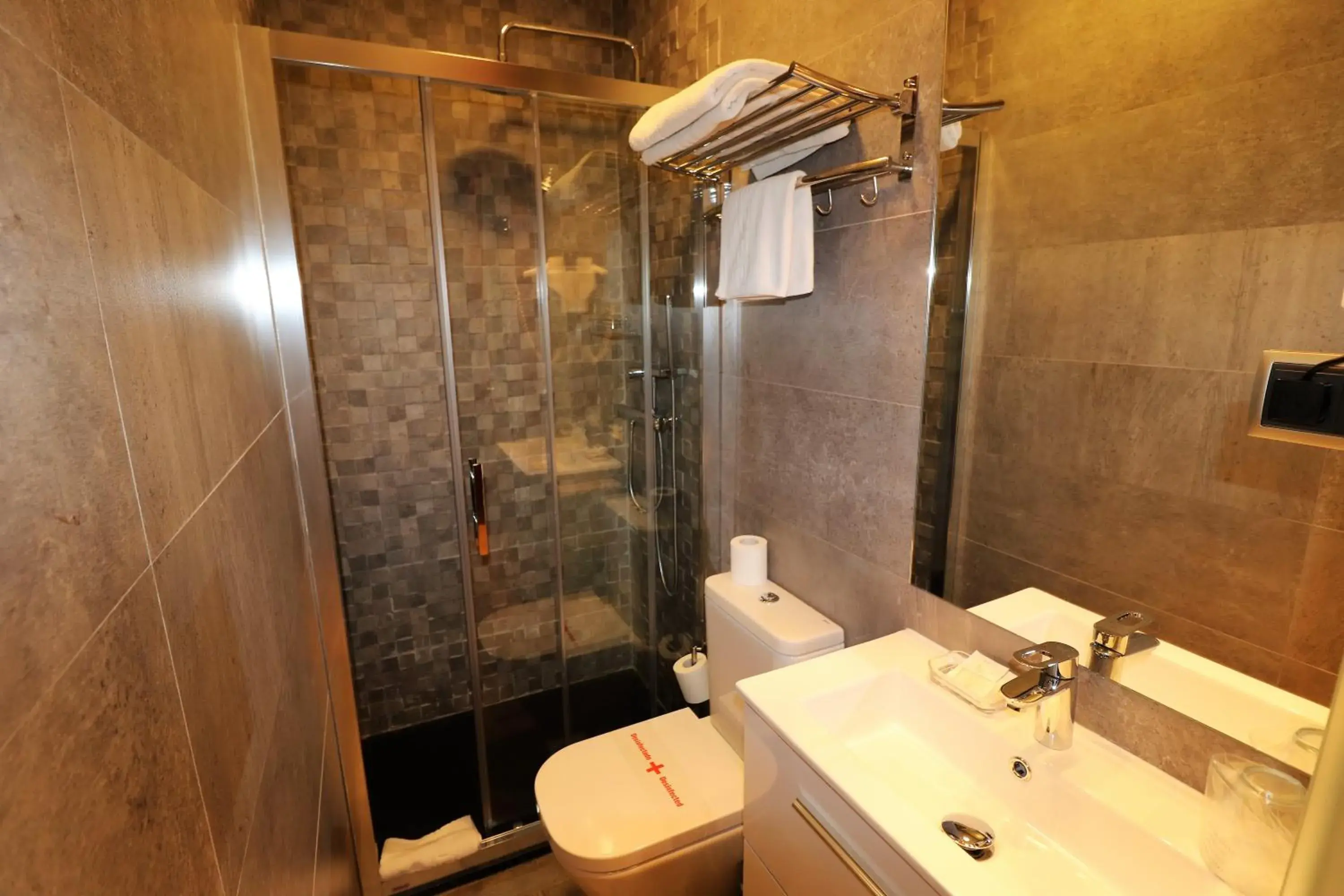 Twin Room in Hostal Hispano - Argentino Gran Vía Twin Room in Hostal Hispano - Argentino Gran Vía