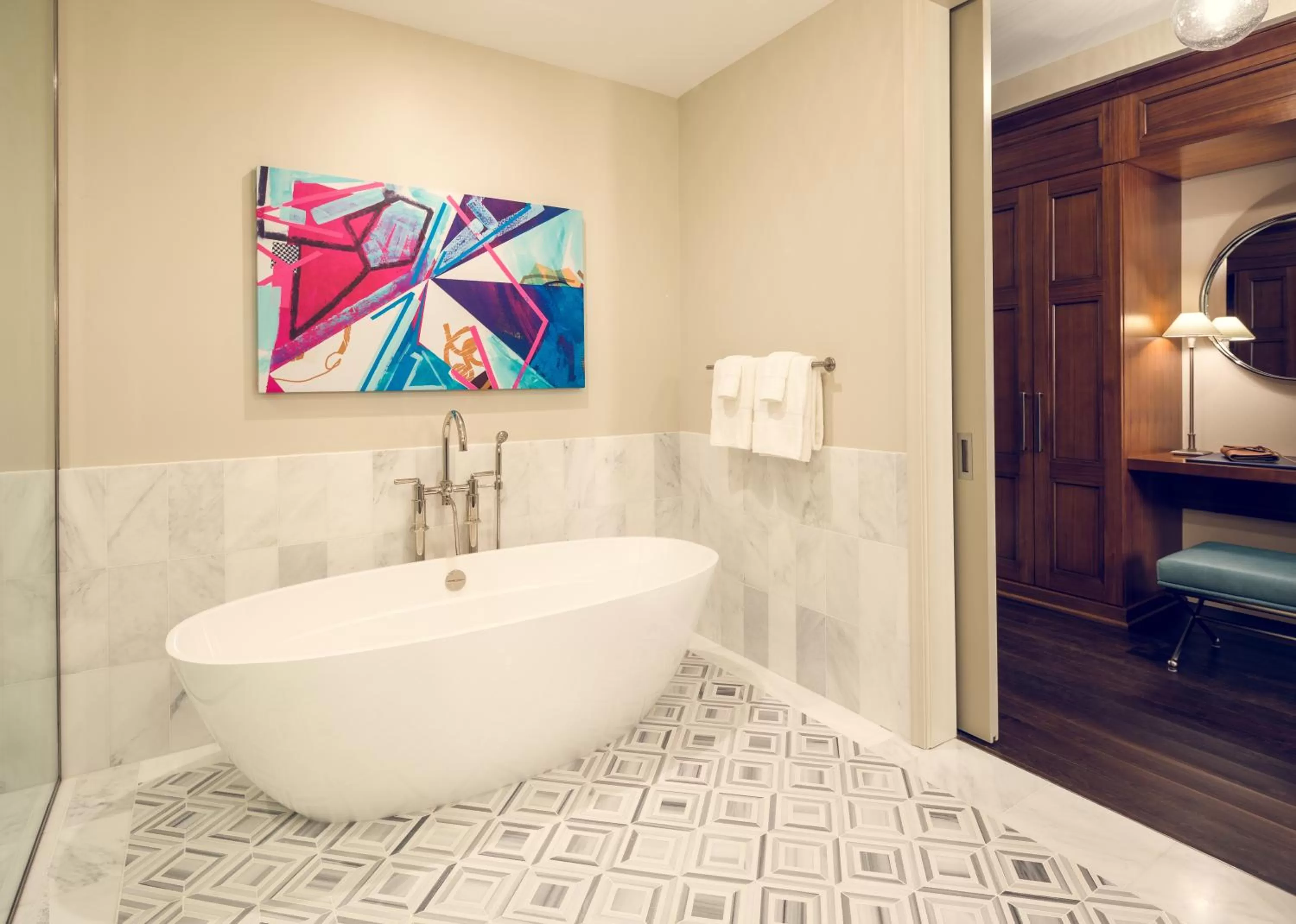 Shower in Sophy Hyde Park