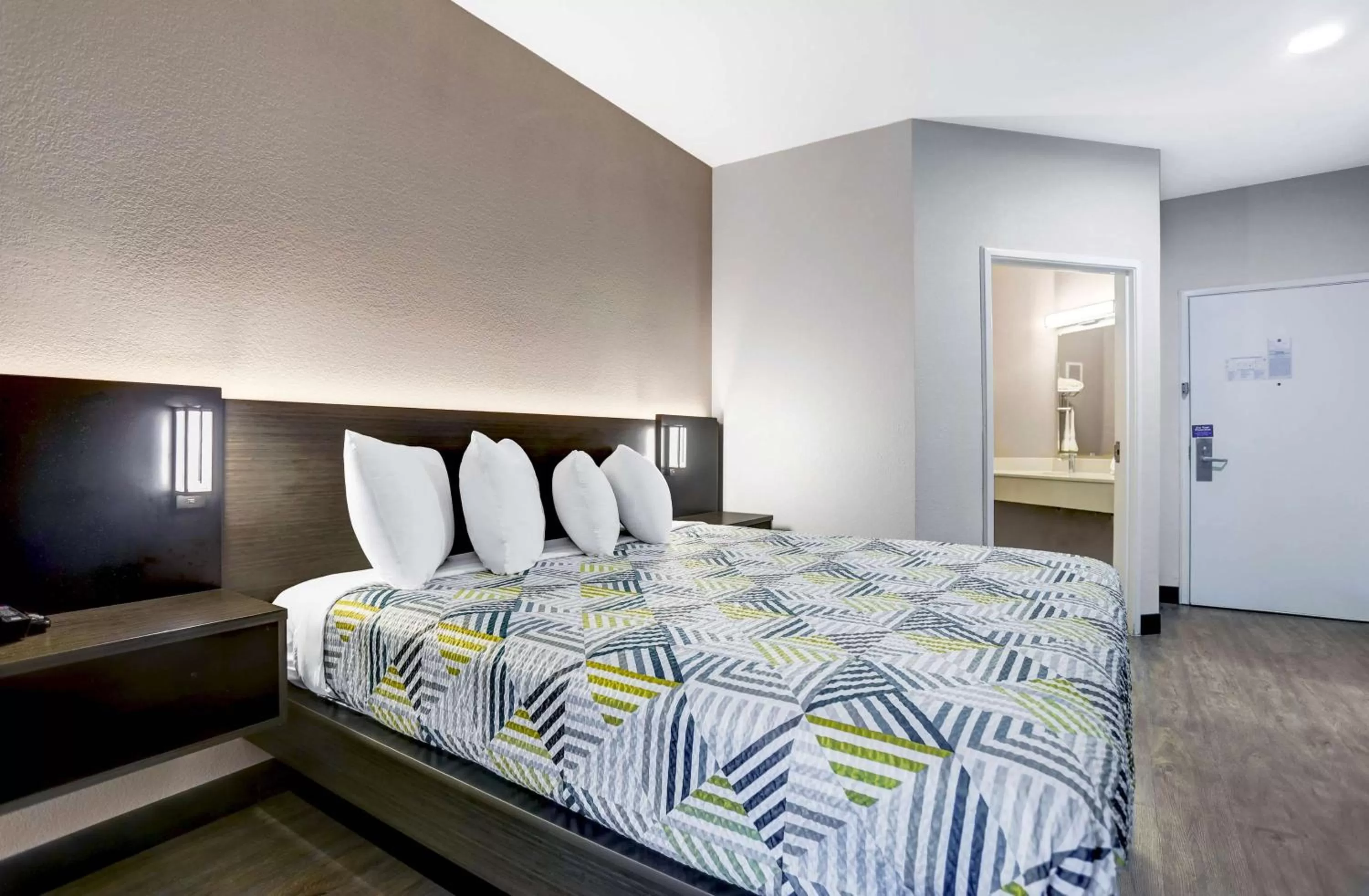 Photo of the whole room, Bed in Motel 6-Weatherford, TX