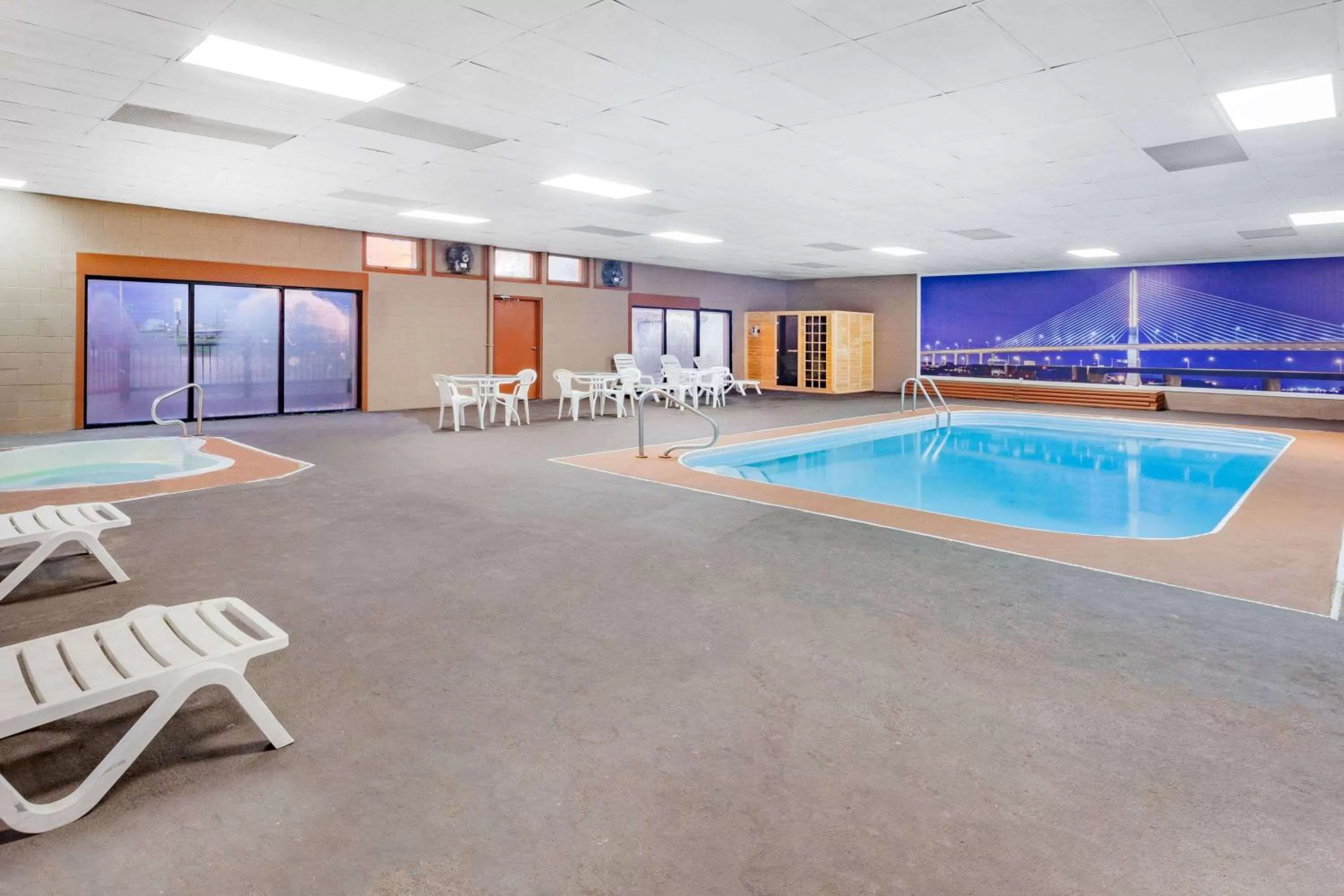 Swimming pool in Baymont by Wyndham Perrysburg-Toledo