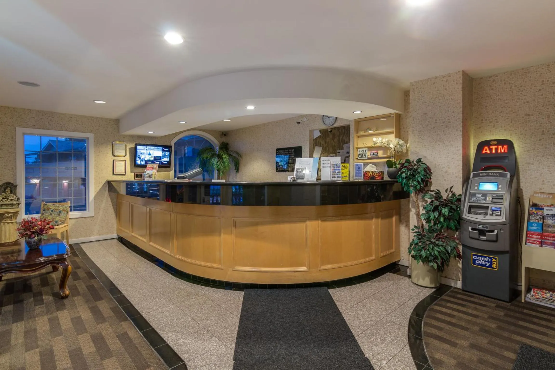 Lobby or reception in Canadas Best Value Inn Chinook Station
