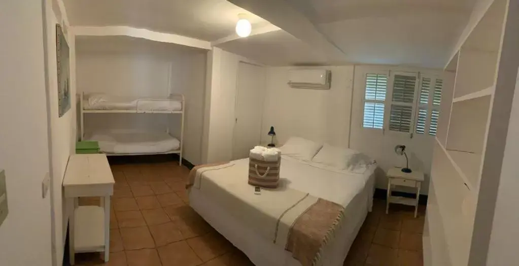 Quadruple Room with Private Bathroom in Looking Good Surf House San Juan del Sur Quadruple Room with Private Bathroom in Looking Good Surf House San Juan del Sur