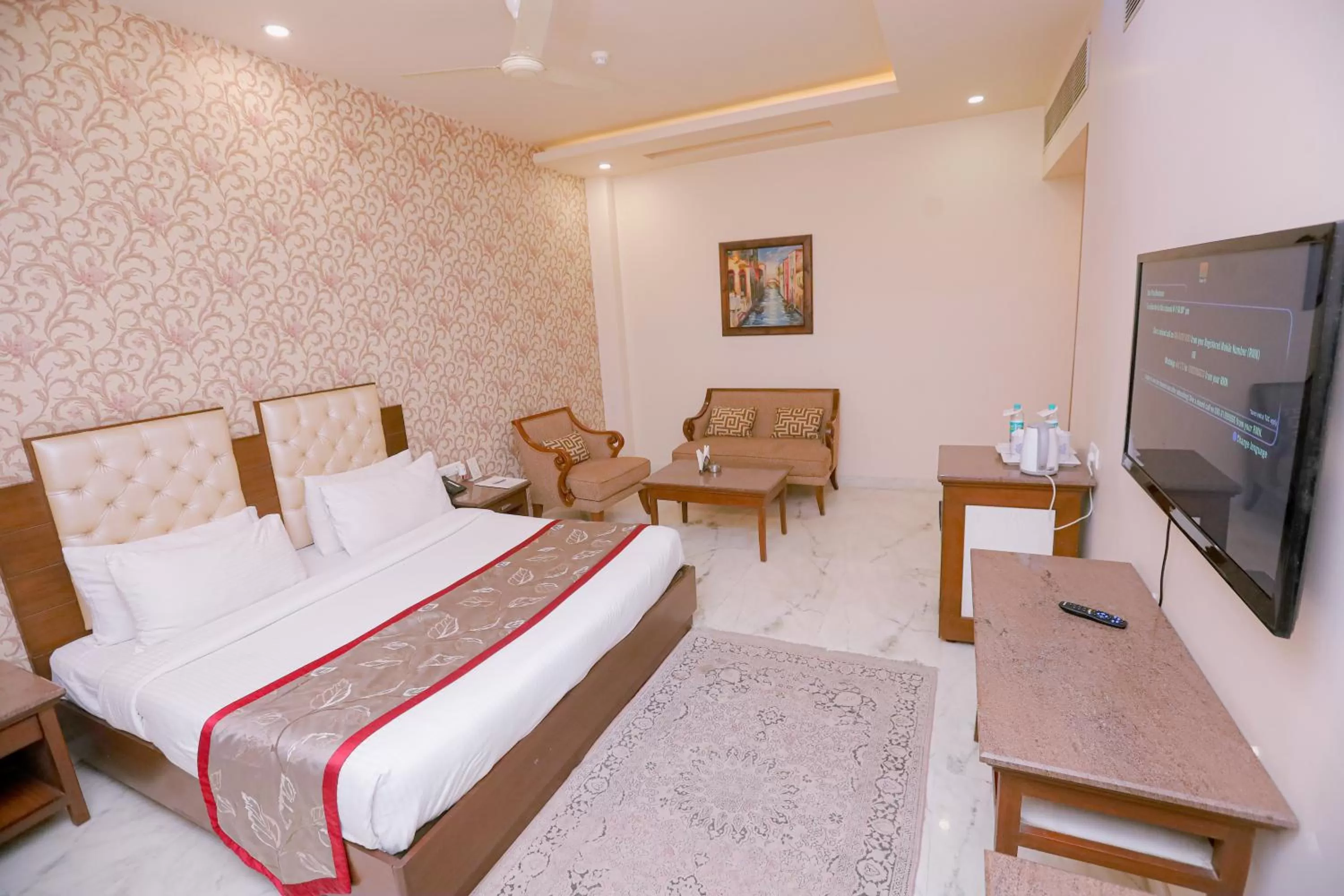 Bedroom, Bed in Hotel Leela Grande