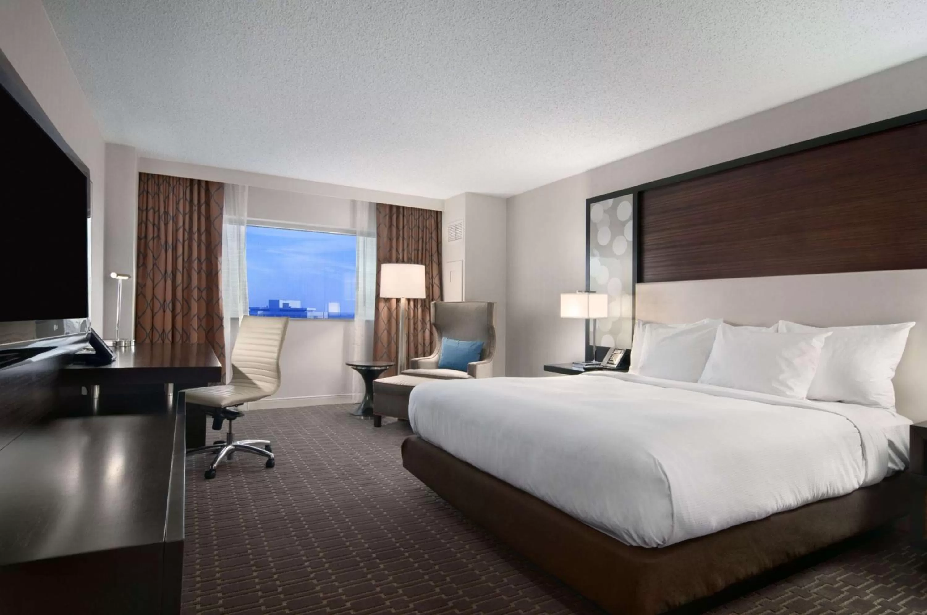 Bedroom, Bed in Hilton Atlanta Airport