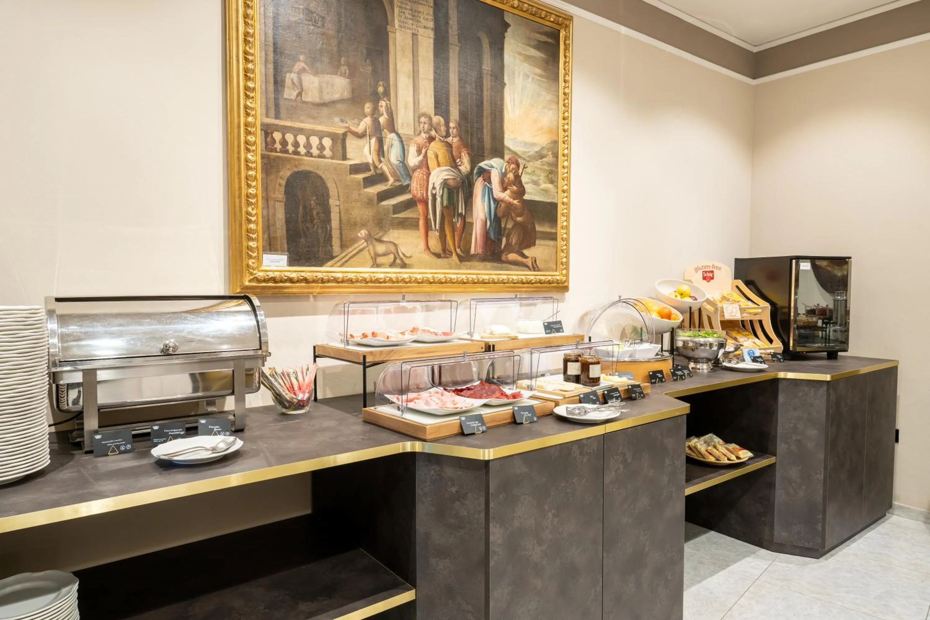 Buffet breakfast in Hotel Regina