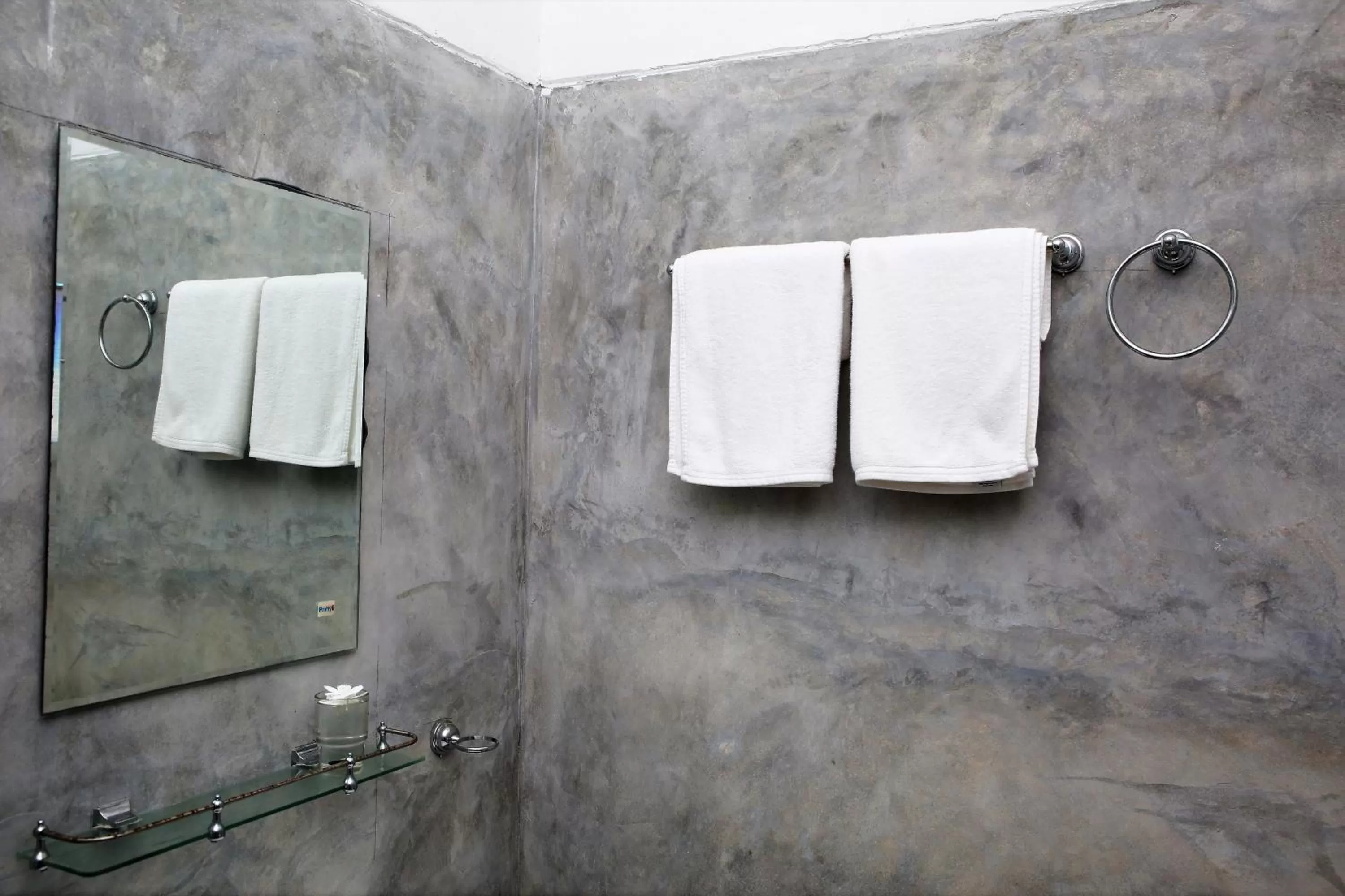 Bathroom in Sky Mountain Café with seaview