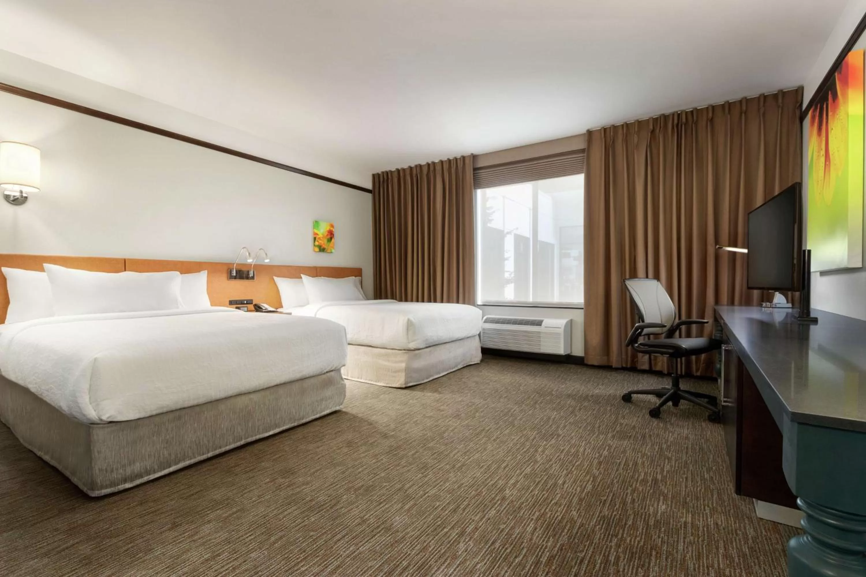 Queen Room with Two Queen Beds and Bath Tub - Hearing Accessible in Hilton Garden Inn Medford