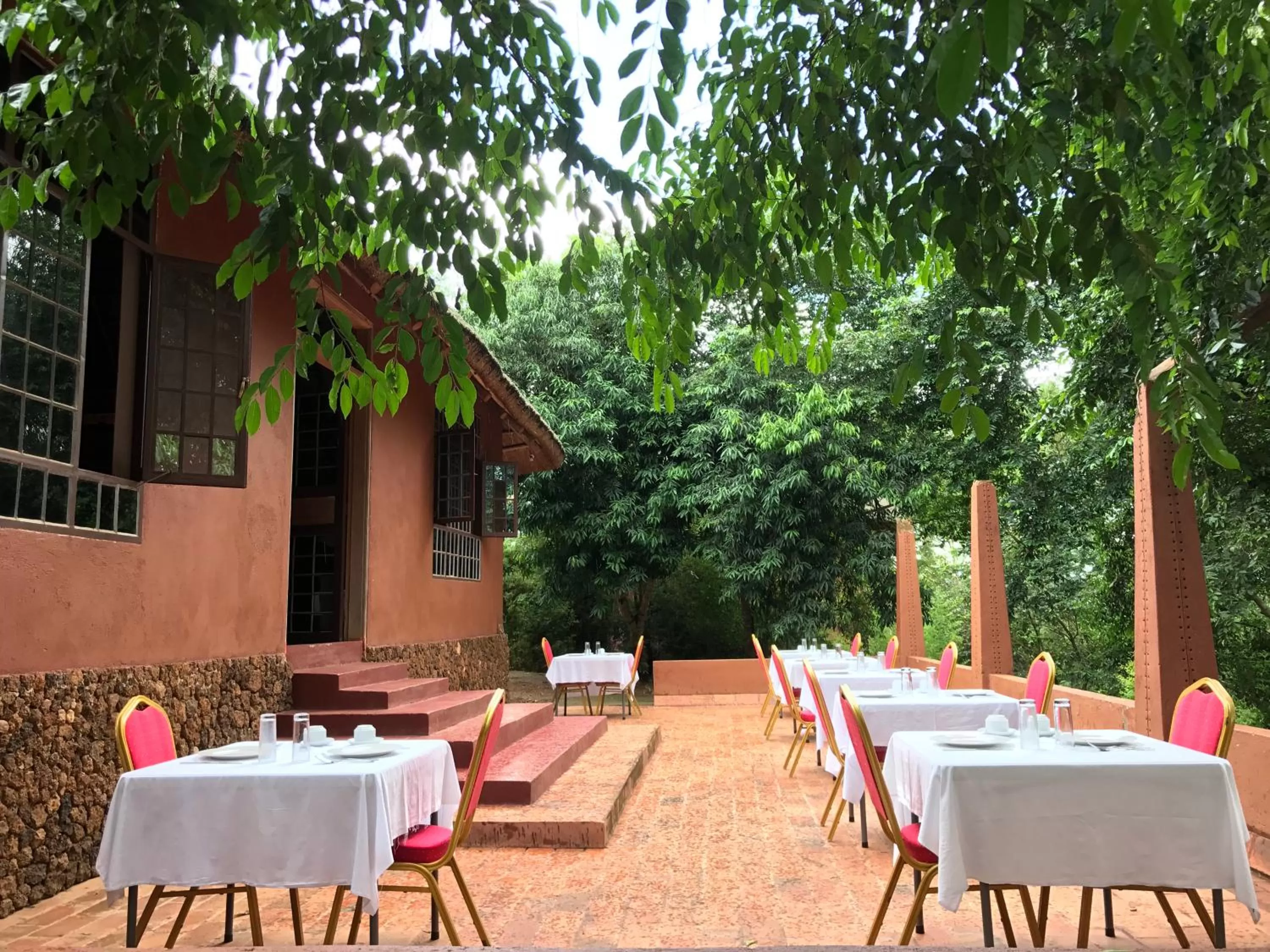 Restaurant/Places to Eat in Governors Club