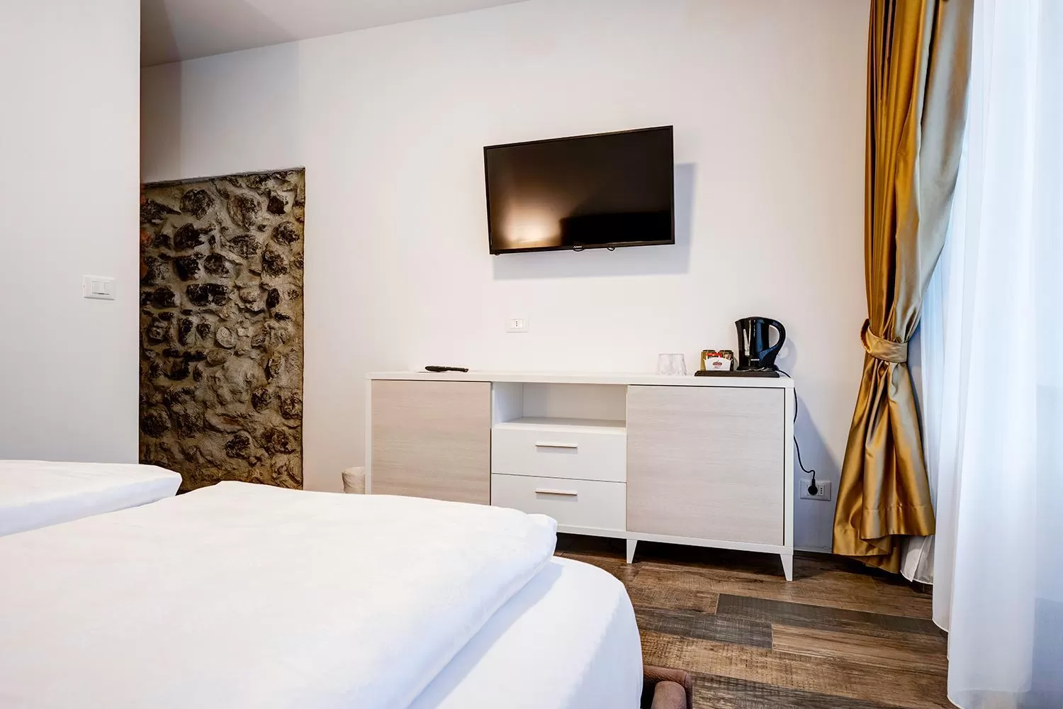 Photo of the whole room, Bed in Taste Living