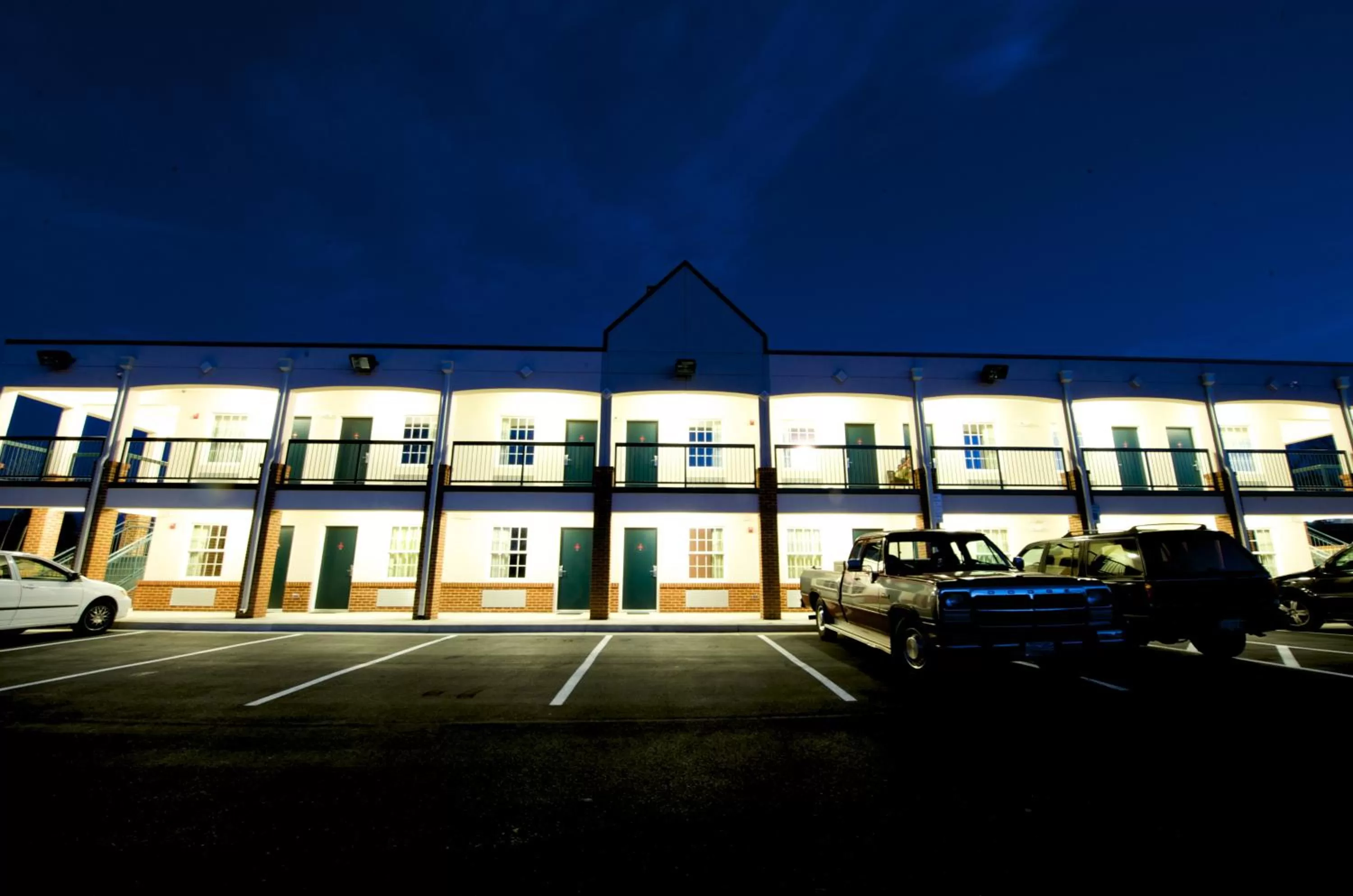 Property building in Executive Inn & Suites Upper Marlboro