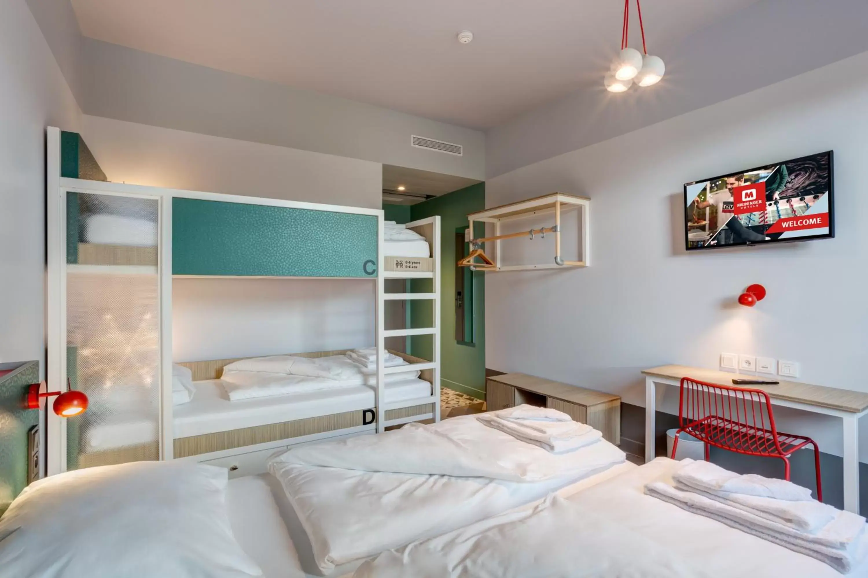 Quadruple Room in MEININGER Hotel Paris Porte de Vincennes Quadruple Room in MEININGER Hotel Paris Porte de Vincennes