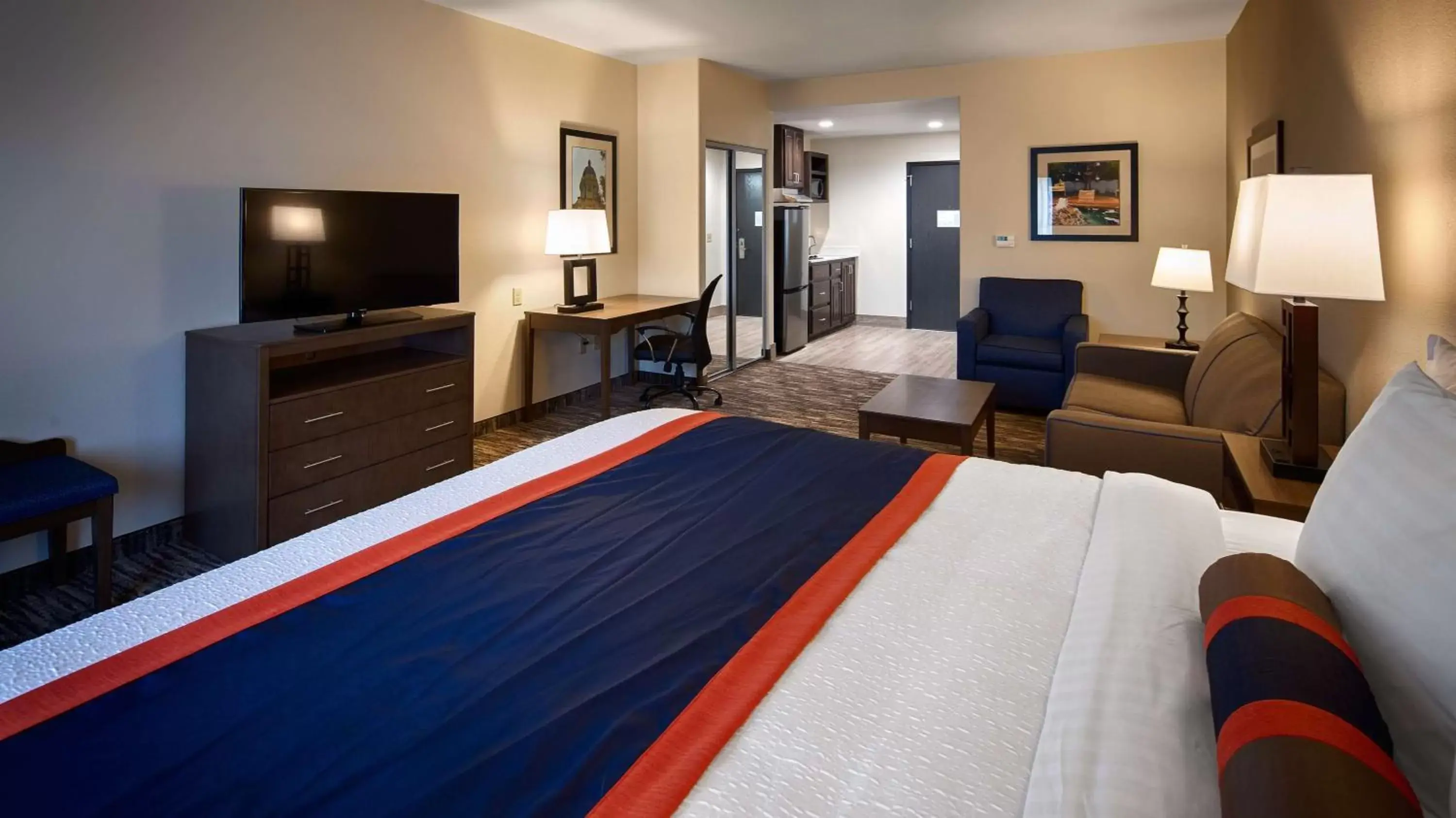Deluxe King Suite in Best Western Plus Ardmore Inn & Suites Deluxe King Suite in Best Western Plus Ardmore Inn & Suites