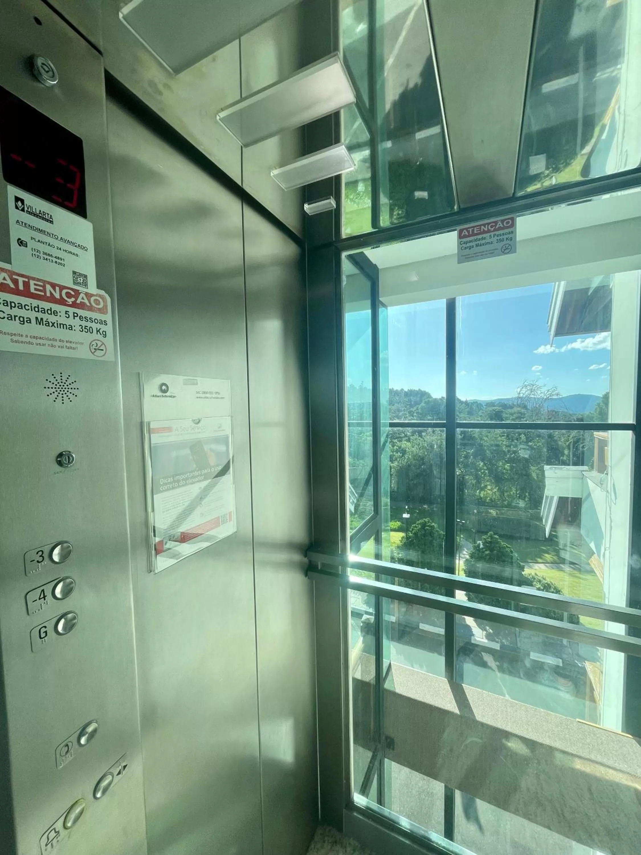 elevator in MineirINN l Piscina Aquecida e Hidro na Montanha