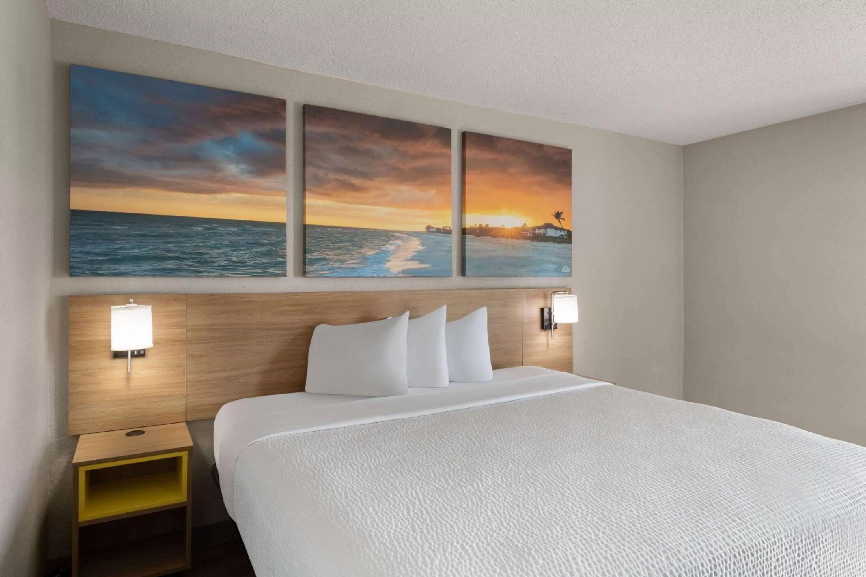 Photo of the whole room, Bed in Days Inn by Wyndham Florence Near Civic Center