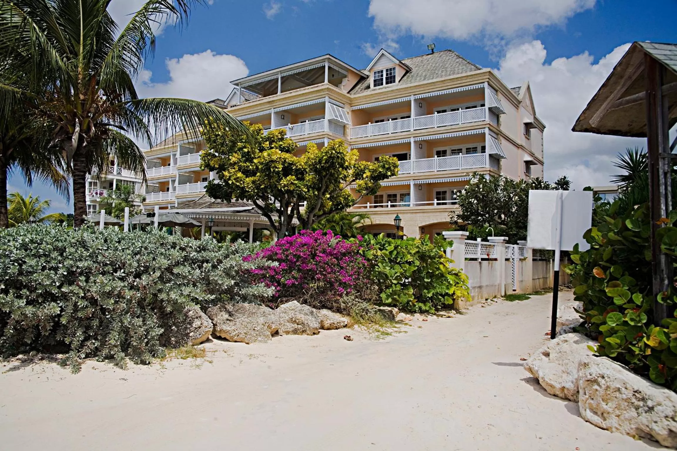 Property building in Coral Sands Beach Resort