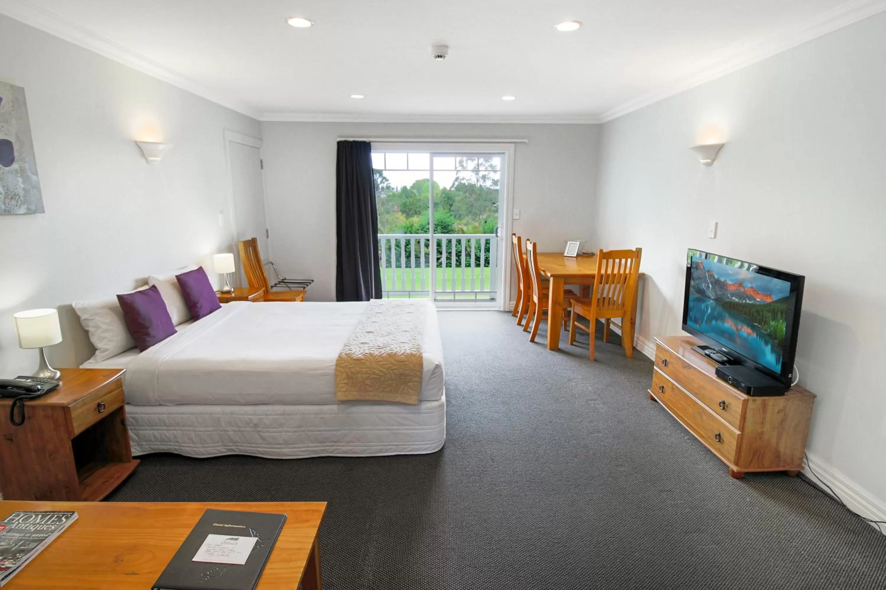 Bed in Kerikeri Park Lodge