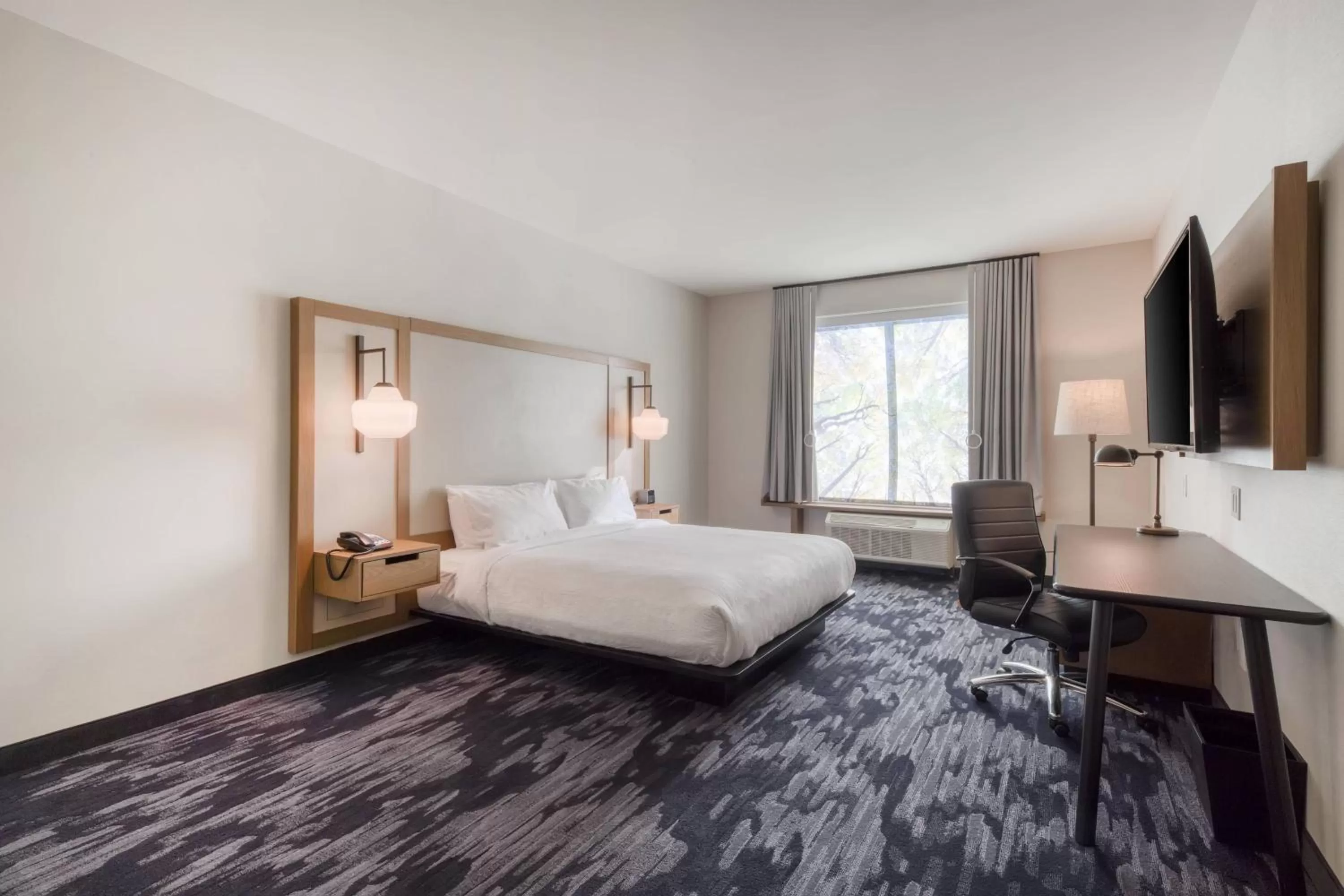 Photo of the whole room, Bed in Fairfield Inn & Suites by Marriott Charlotte Belmont