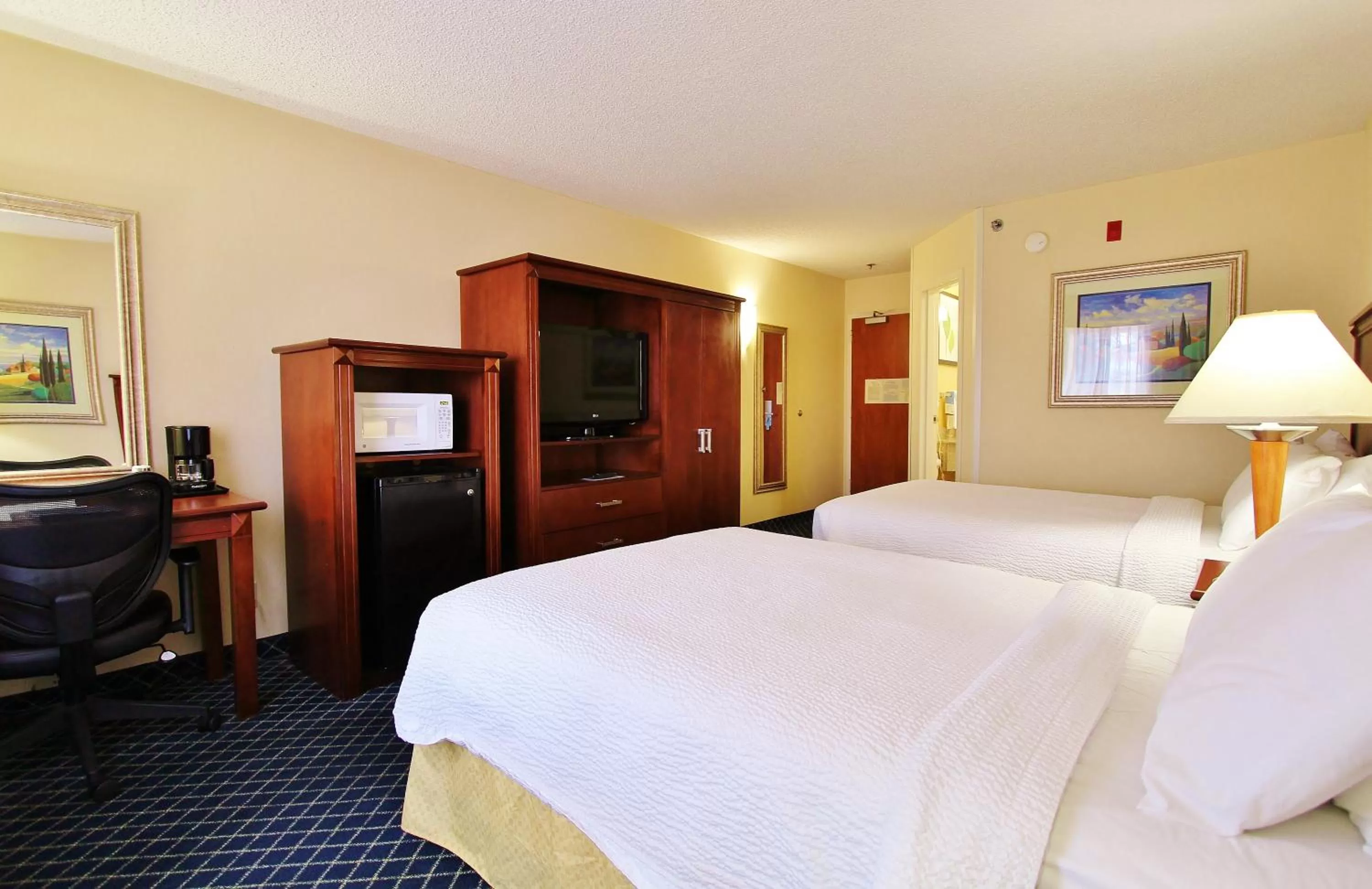 Photo of the whole room, Bed in Baymont by Wyndham Flagstaff