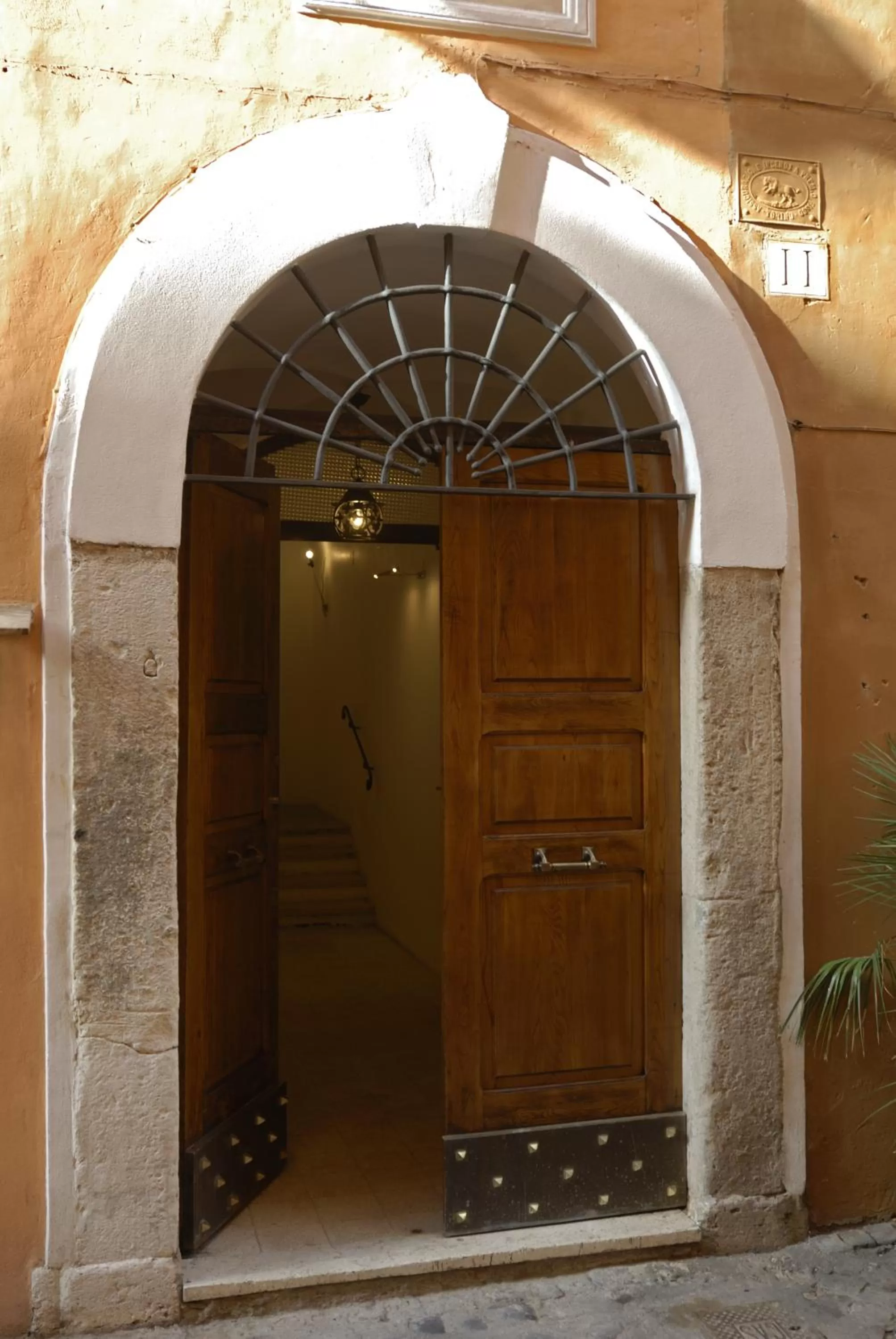 Facade/entrance in Vicolo del Lupo Guesthouse