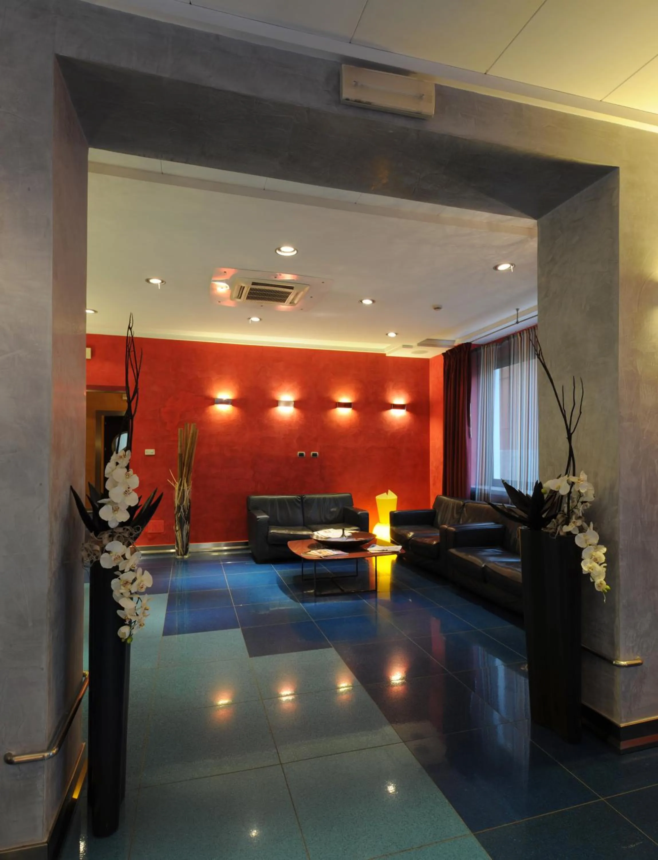 Communal lounge/ TV room in Panorama Hotel