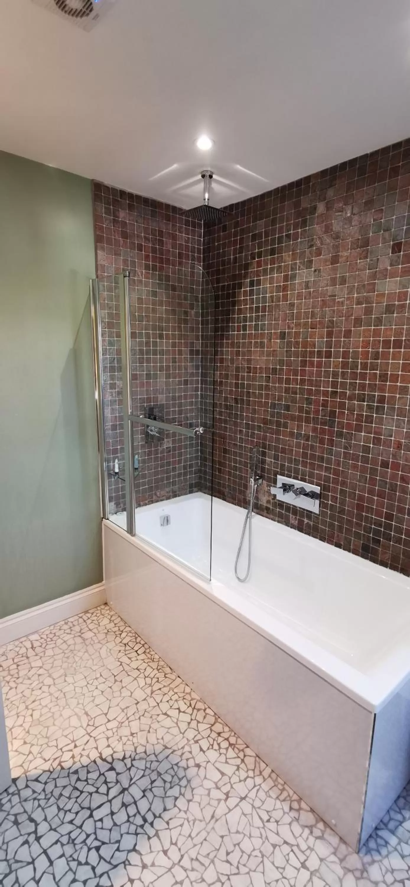 Bathroom in Buccleuch and Queensberry Arms Hotel