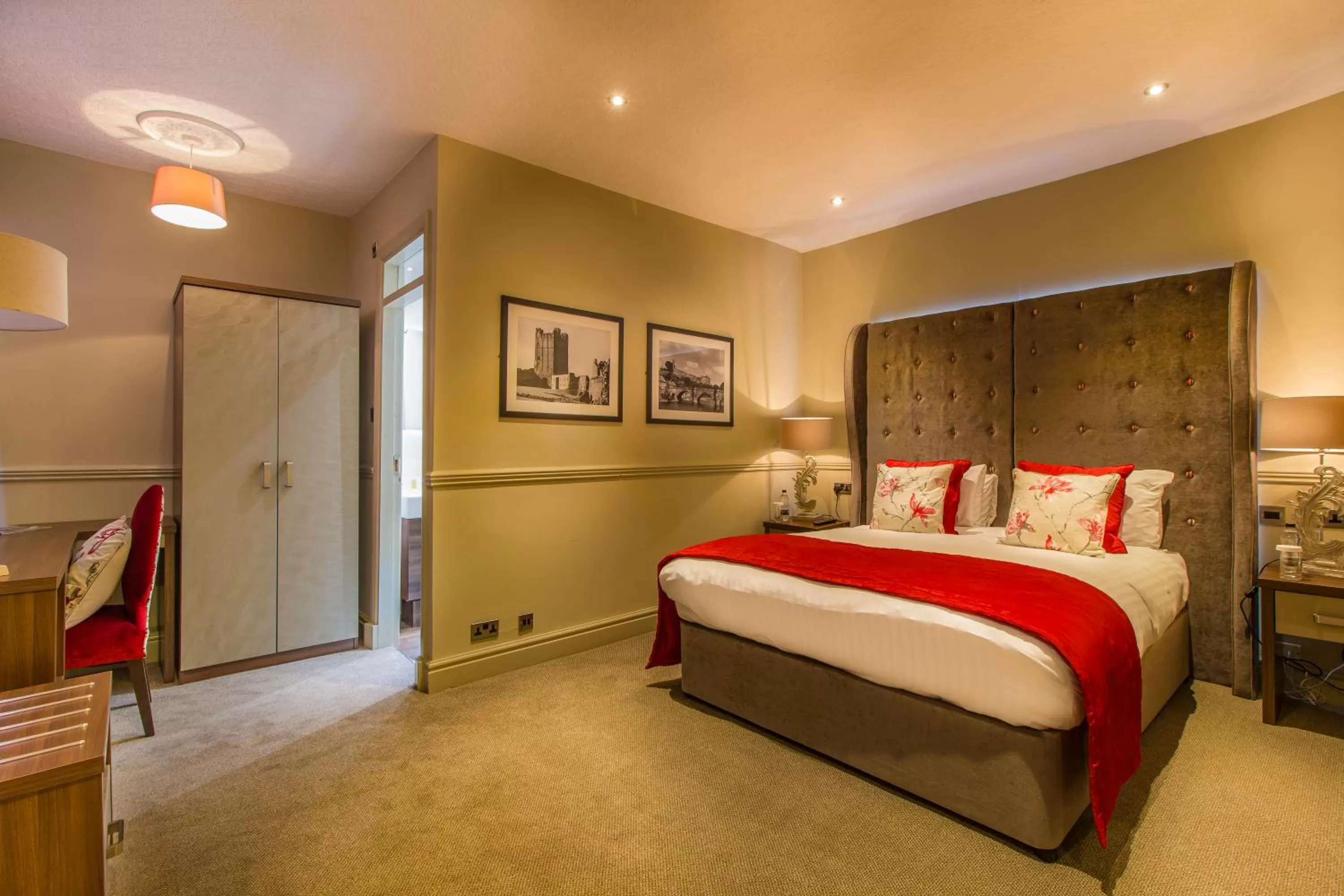 Bedroom, Bed in The Kings Head Hotel, Richmond, North Yorkshire - The Coaching Inn Group