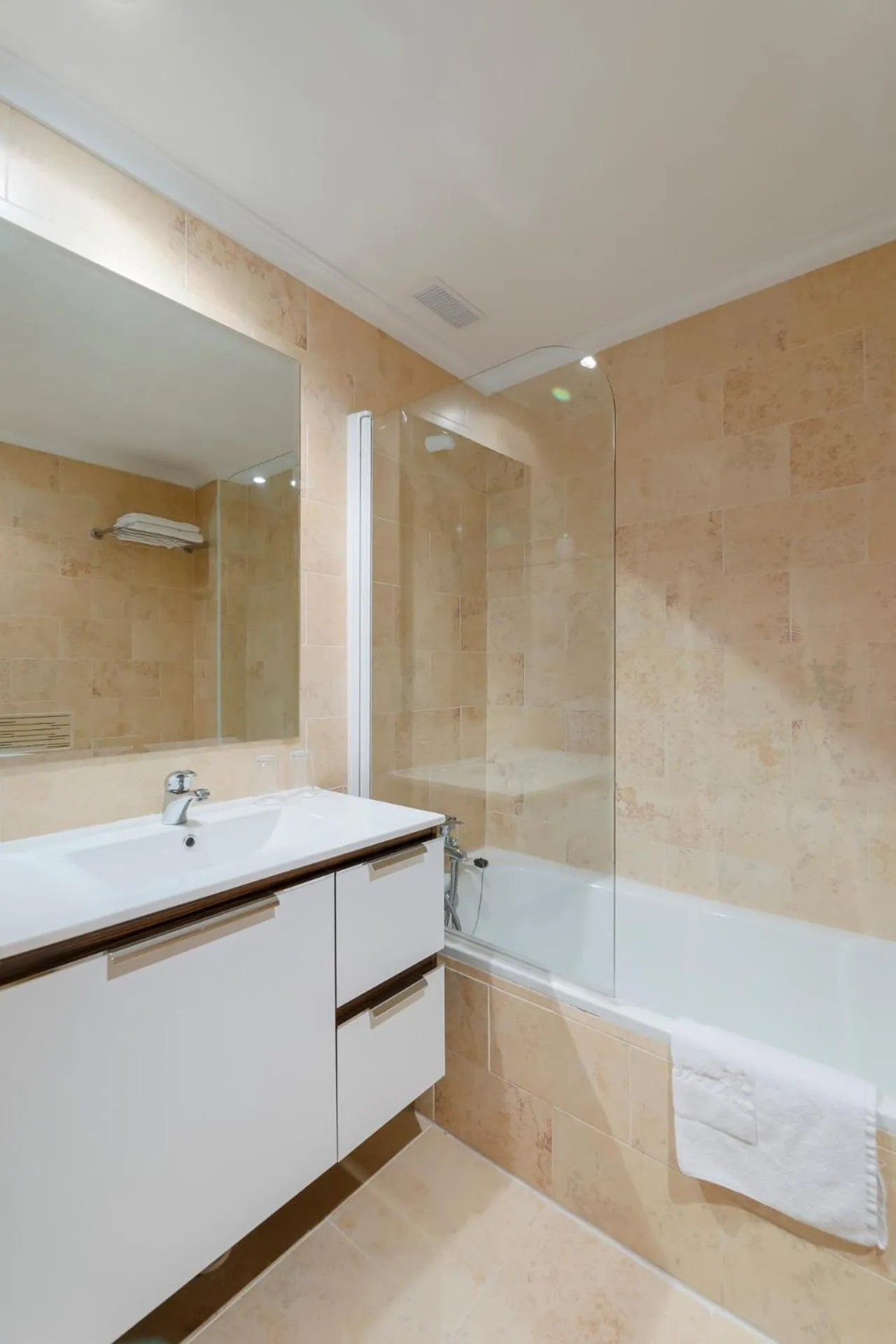 Shower in Hotel El Mesón