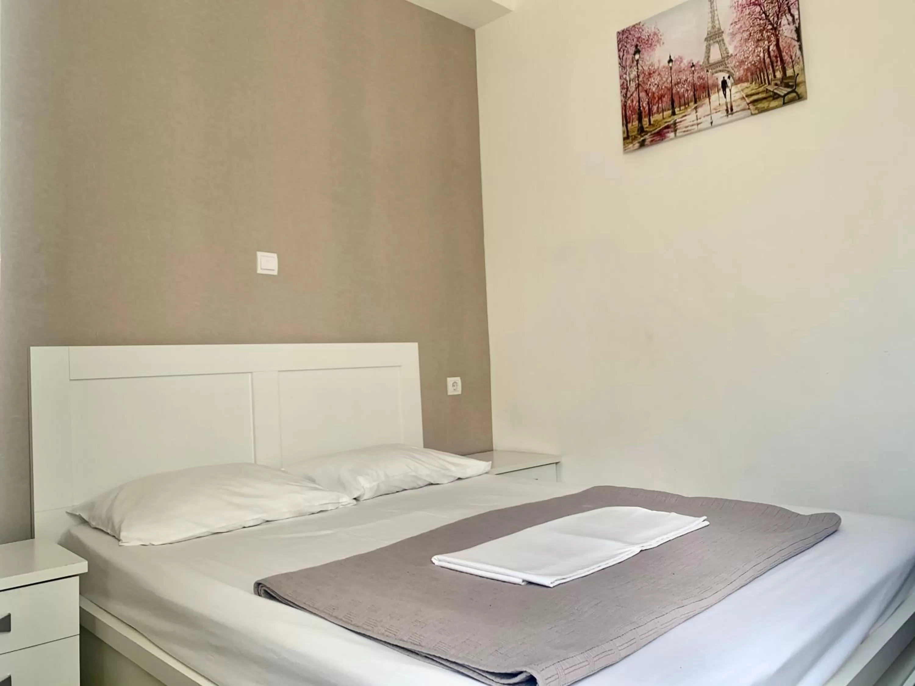 Bed in City Center Athenes rooms