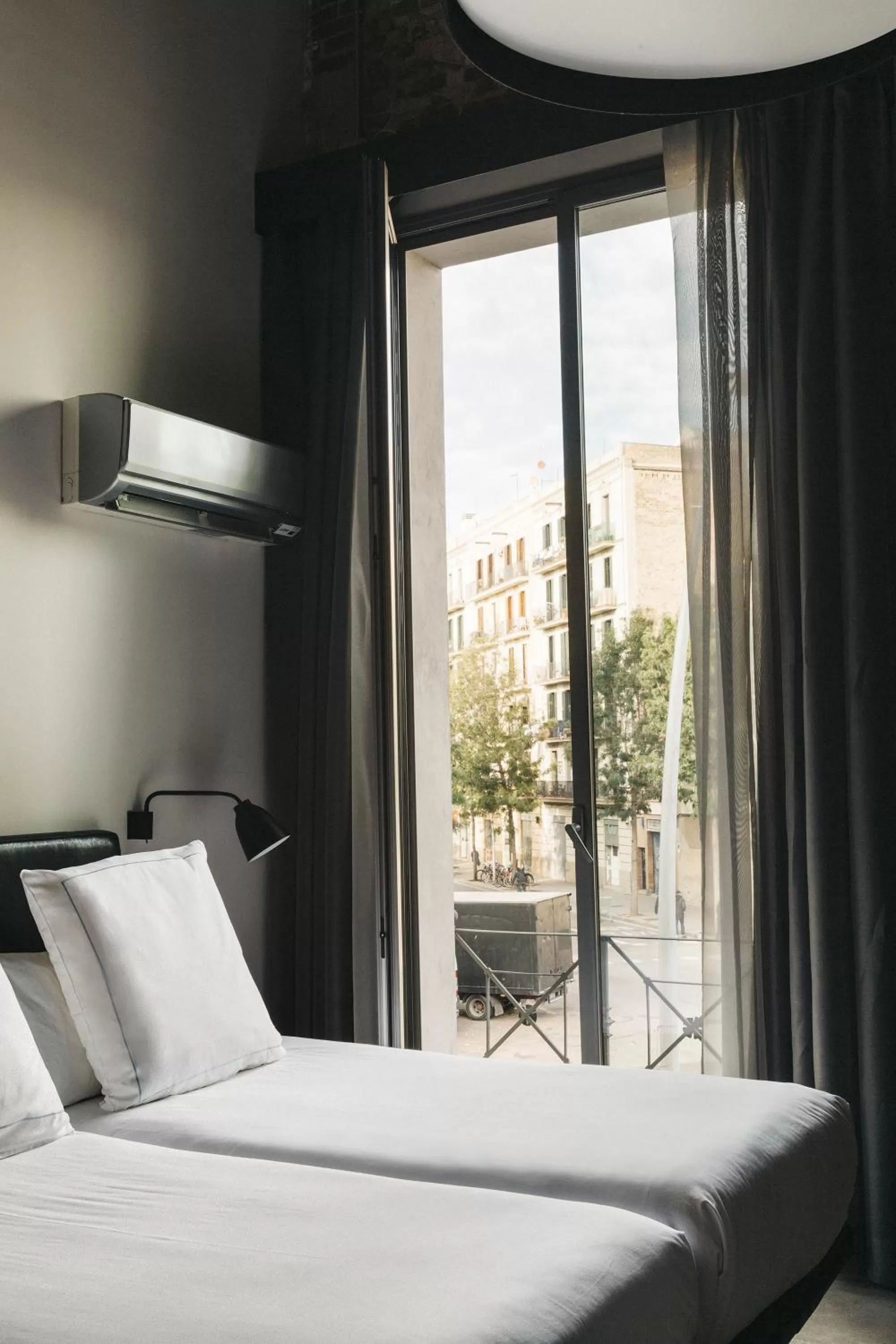 Bed in Barcelona Apartment Republica