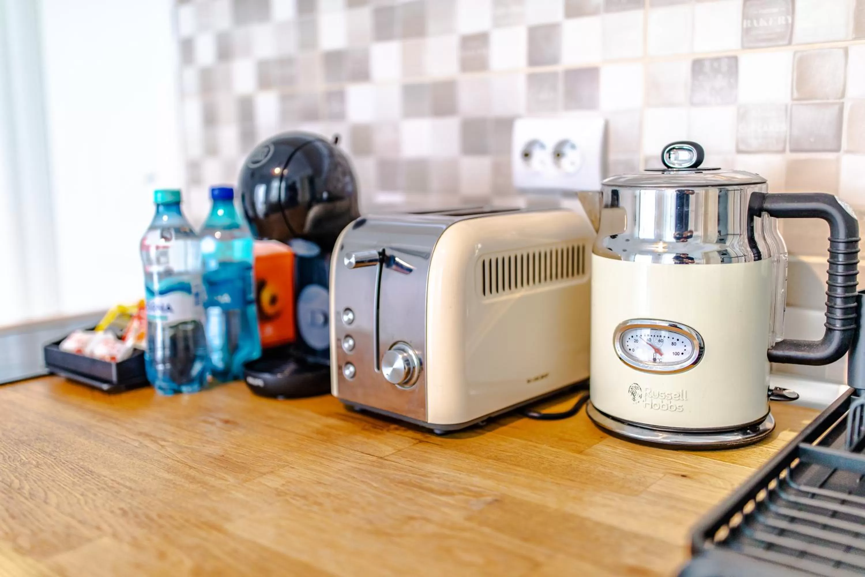 Coffee/tea facilities in ALBERT RESIDENCE Brasov with complimentary parking and 10 percent Food and Drinks