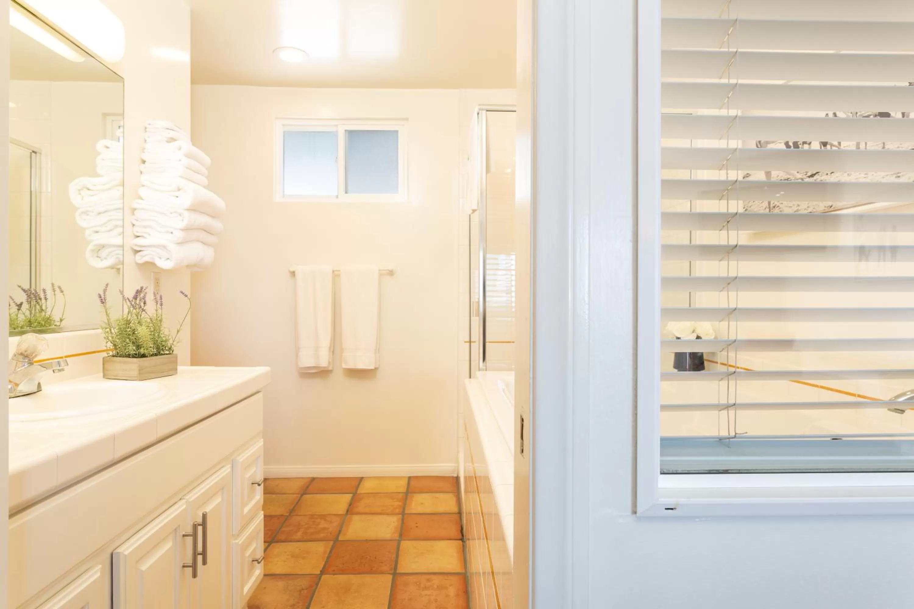 Shower in The Sea View Inn At The Beach