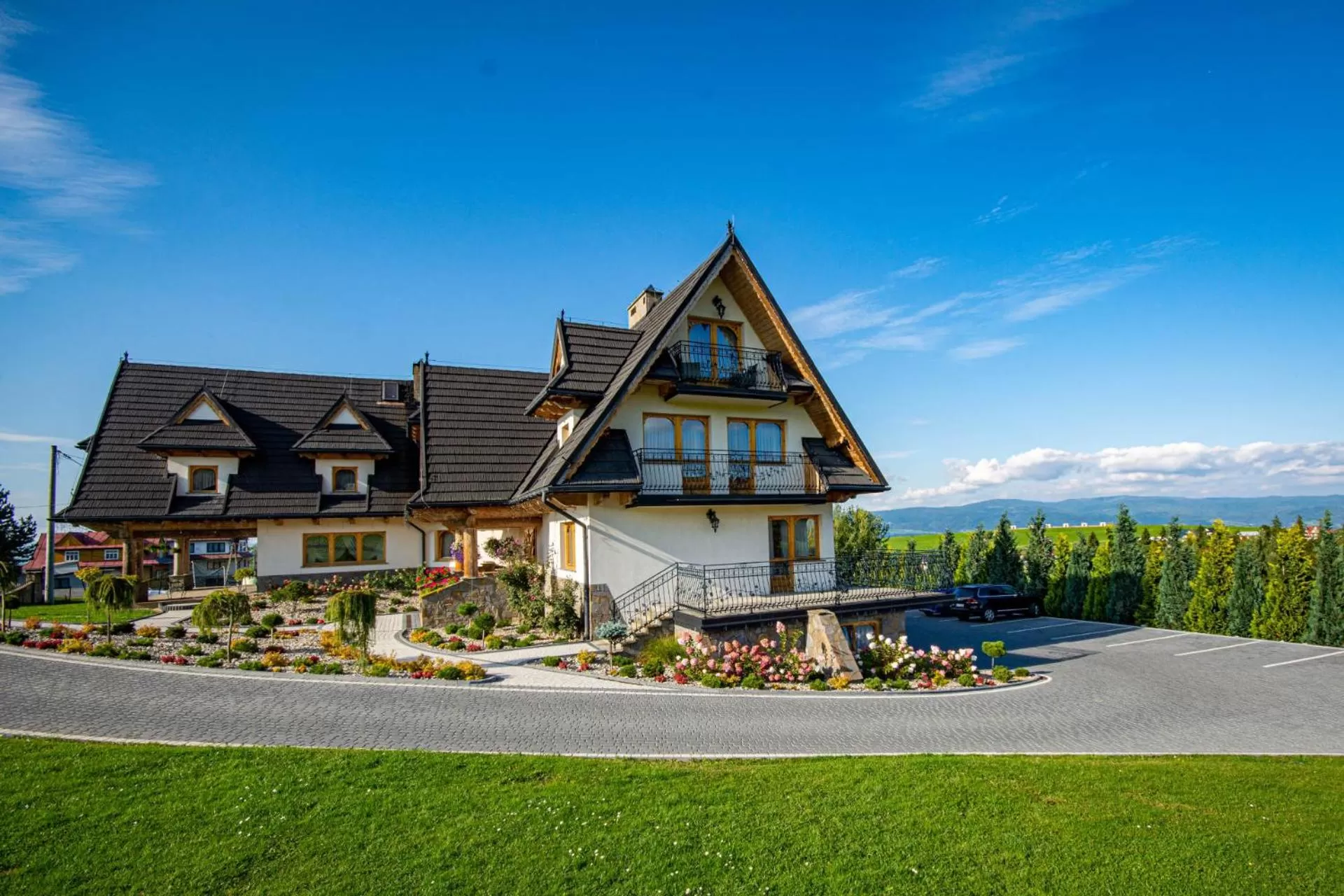 Property building in Podhalanski Dworek z Jacuzzi