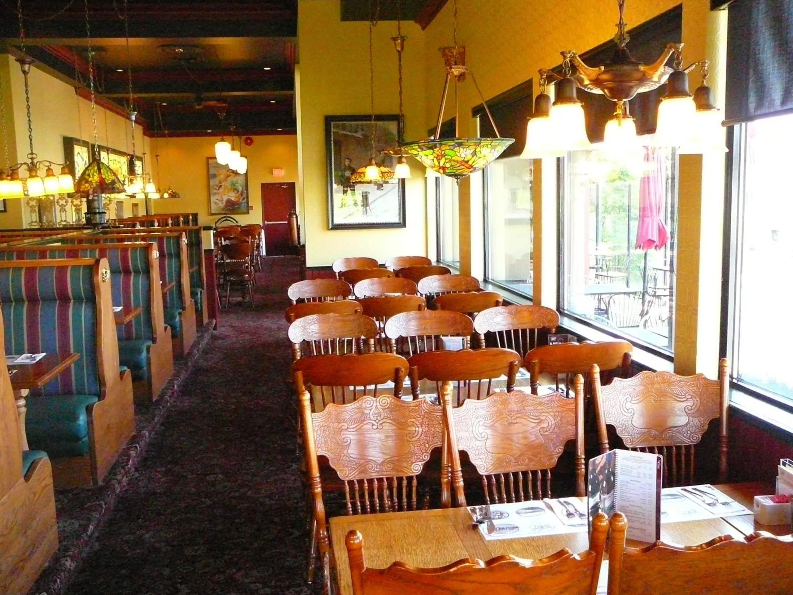 Restaurant/places to eat in Coast Abbotsford Hotel & Suites