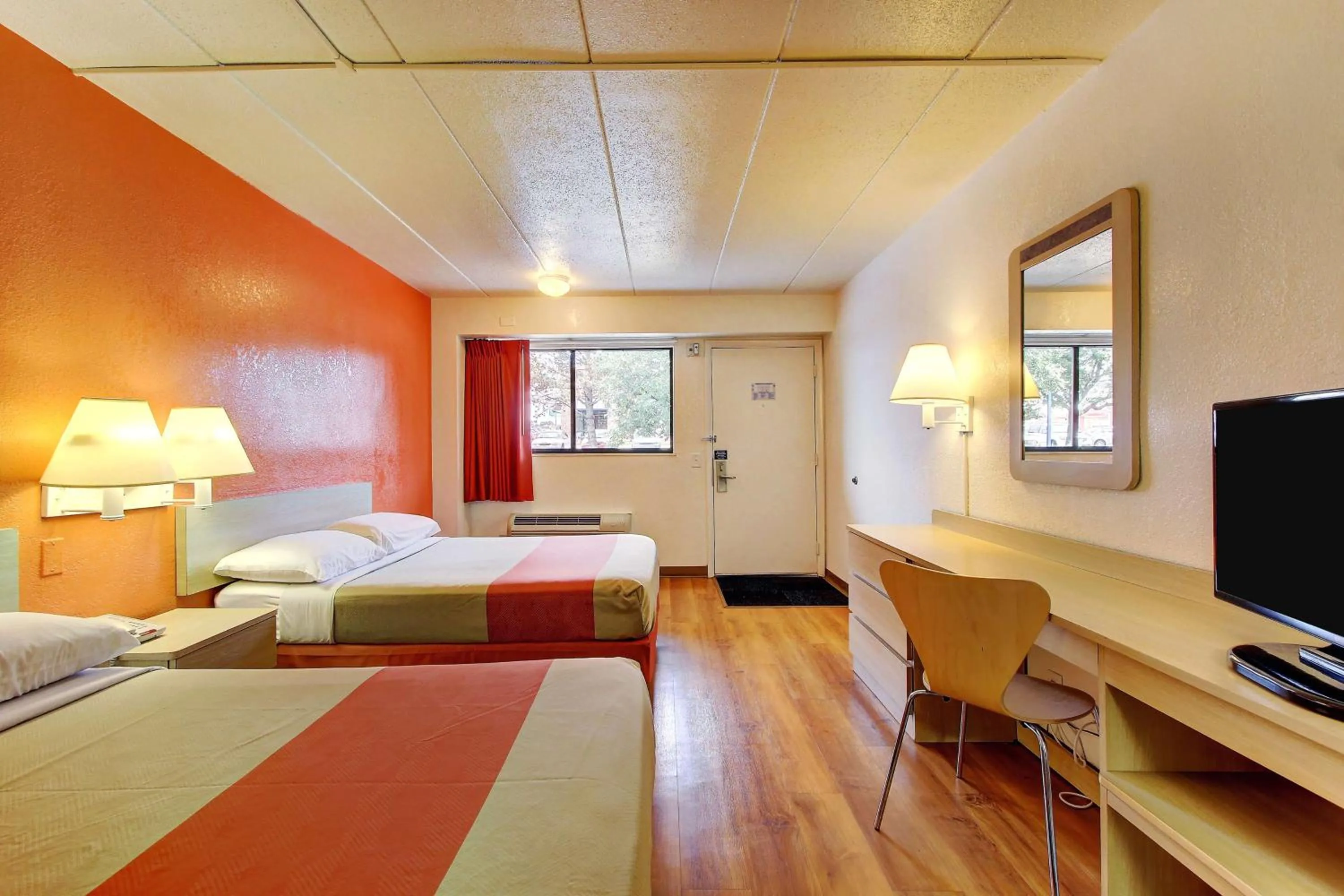 Photo of the whole room, Bed in Motel 6-York, PA