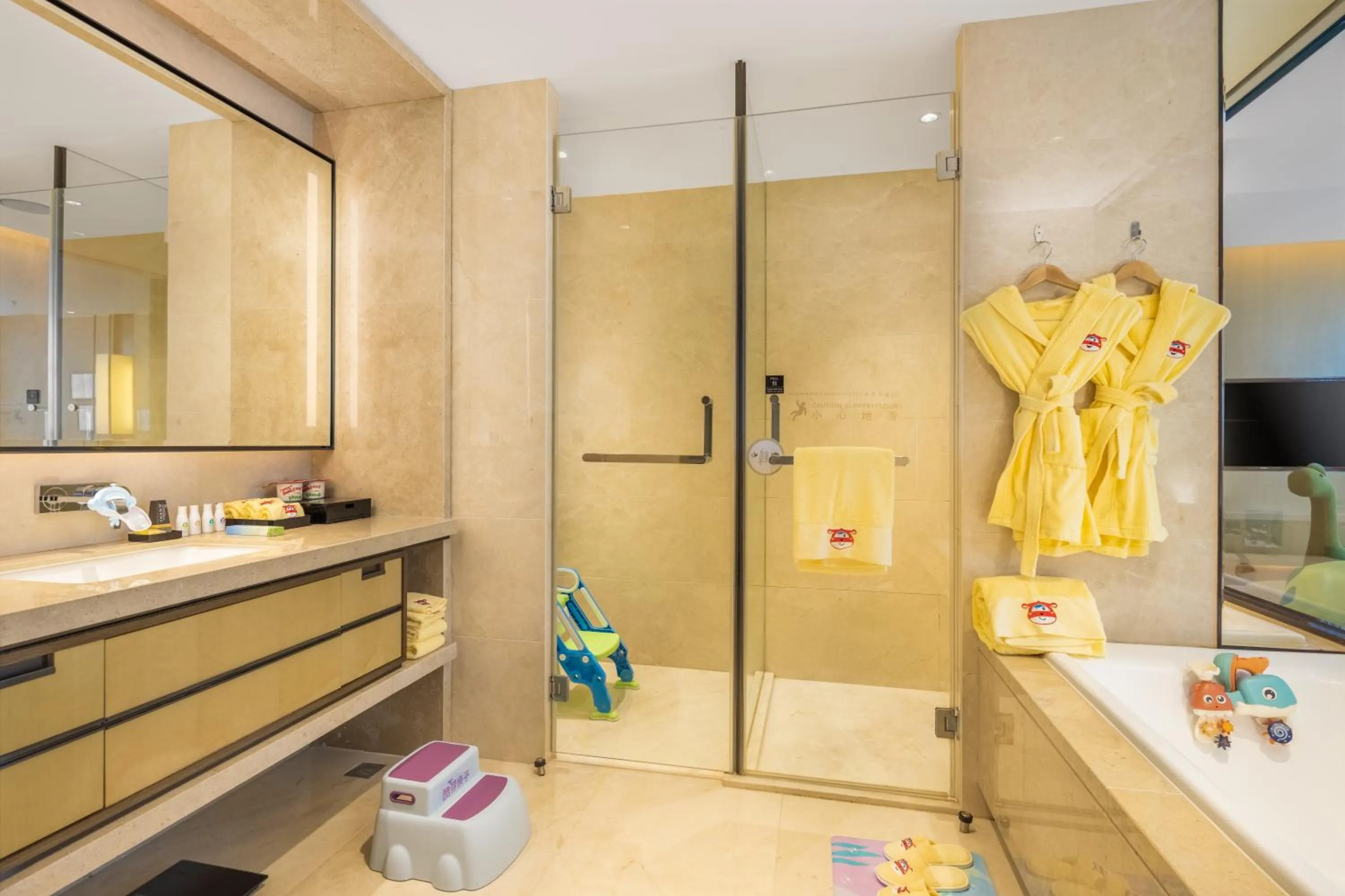 Shower, Bathroom in Chengdu Marriott Hotel Financial Centre