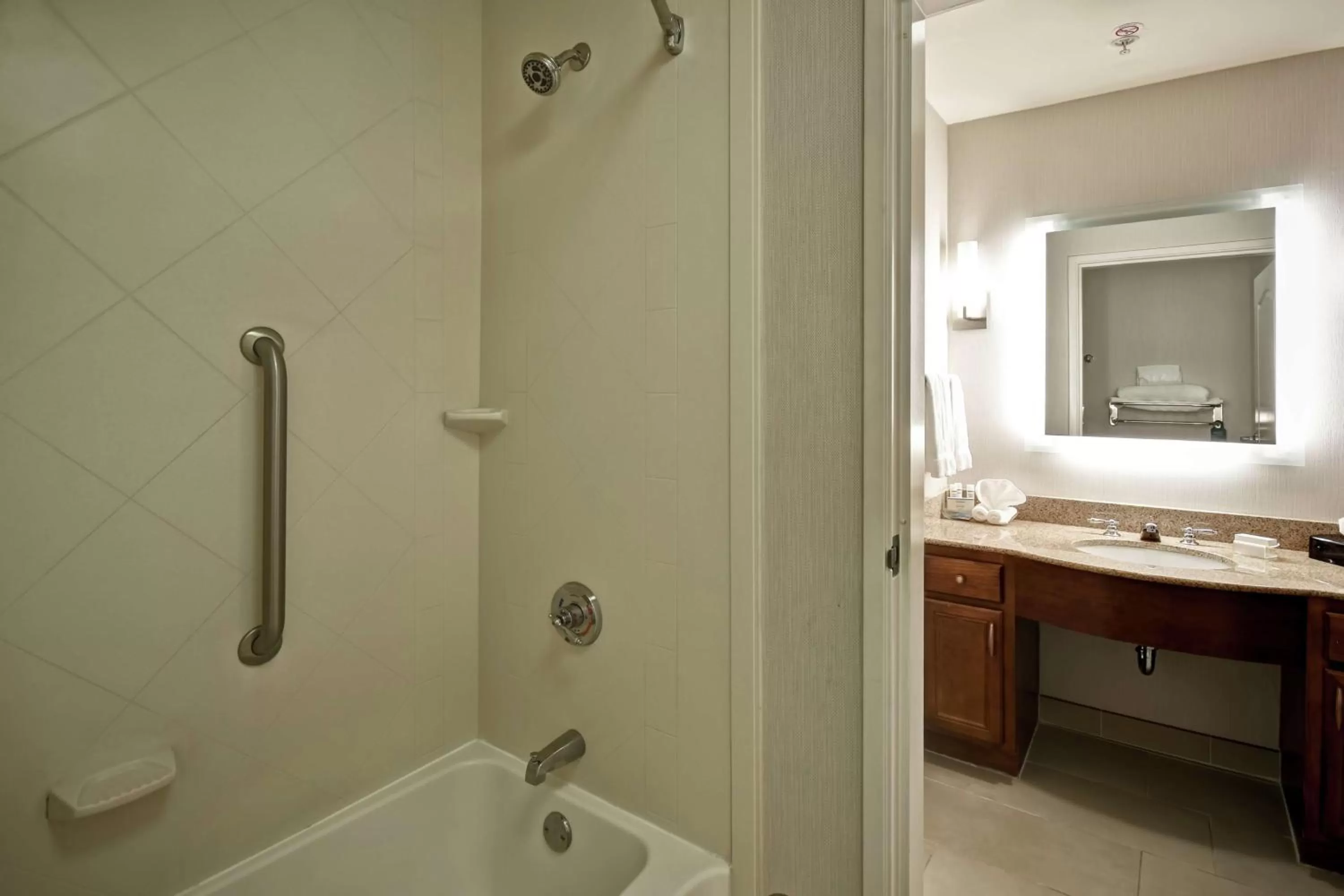 Bathroom in Homewood Suites by Hilton Cincinnati-Milford