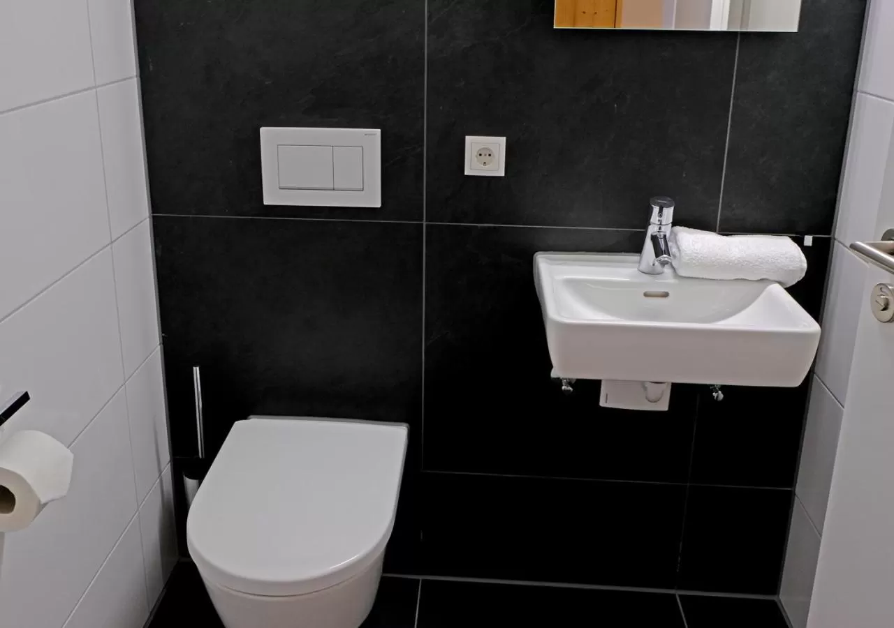 Toilet in Hotel Bayerischer Hof