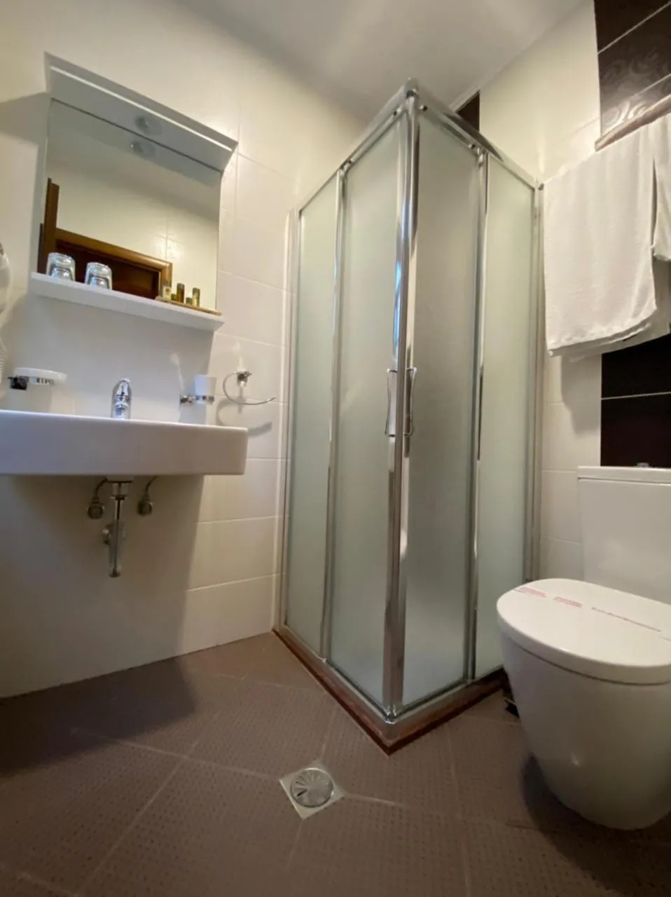 Bathroom in Hotel Argjiro