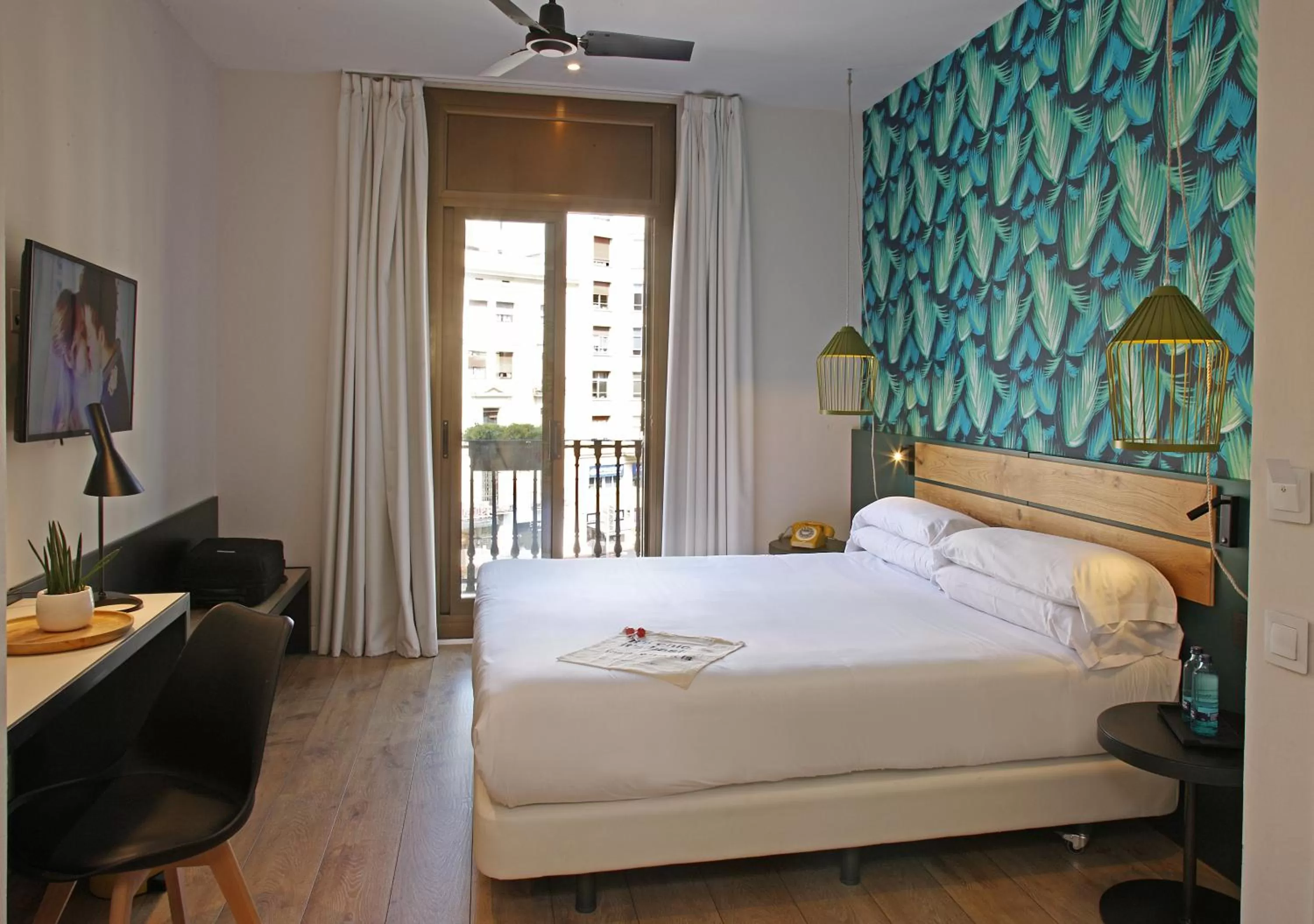 Bedroom, Bed in Chic & Basic Lemon Boutique Hotel