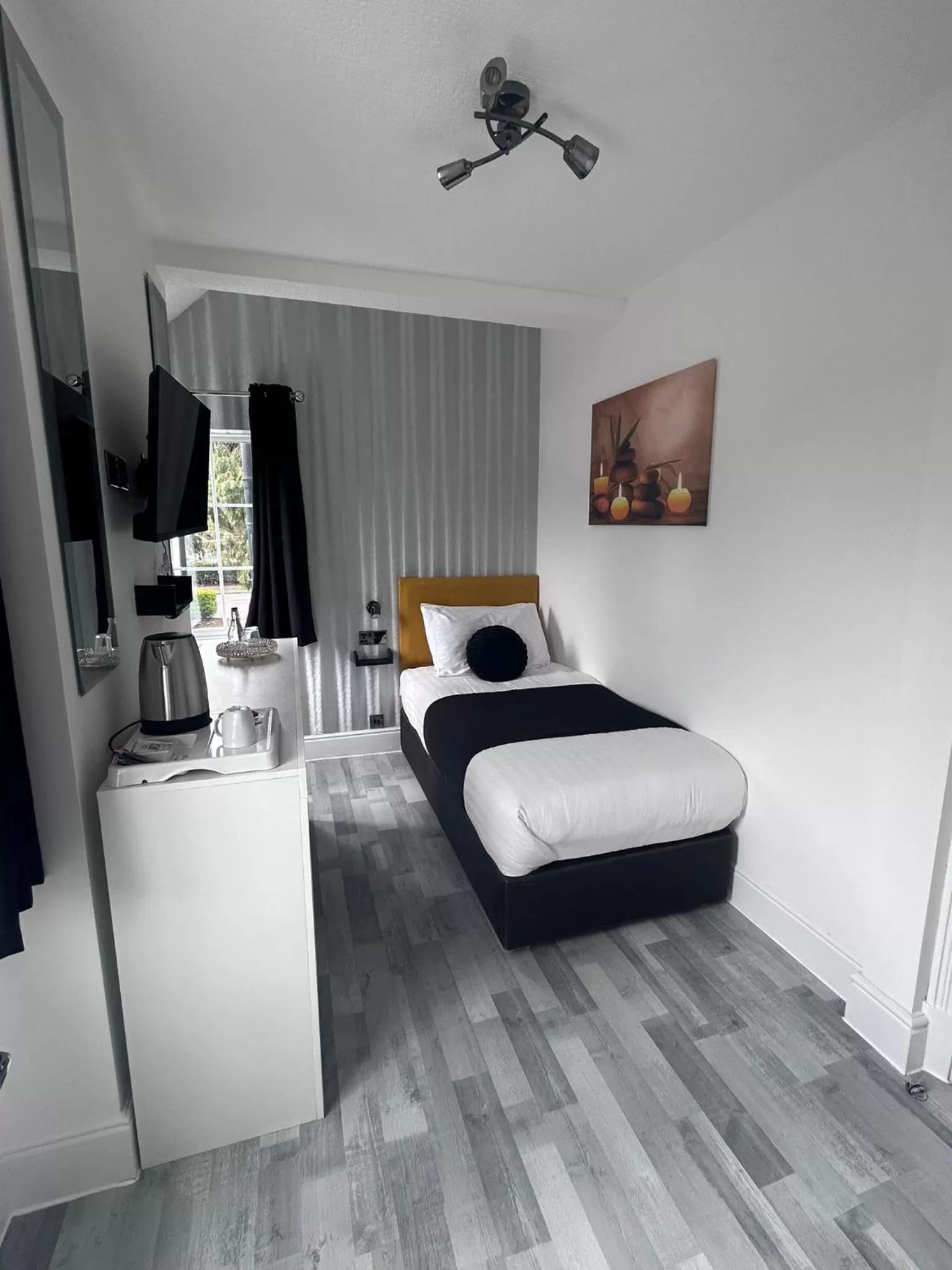 TV and multimedia in Charnwood Regency Guest House