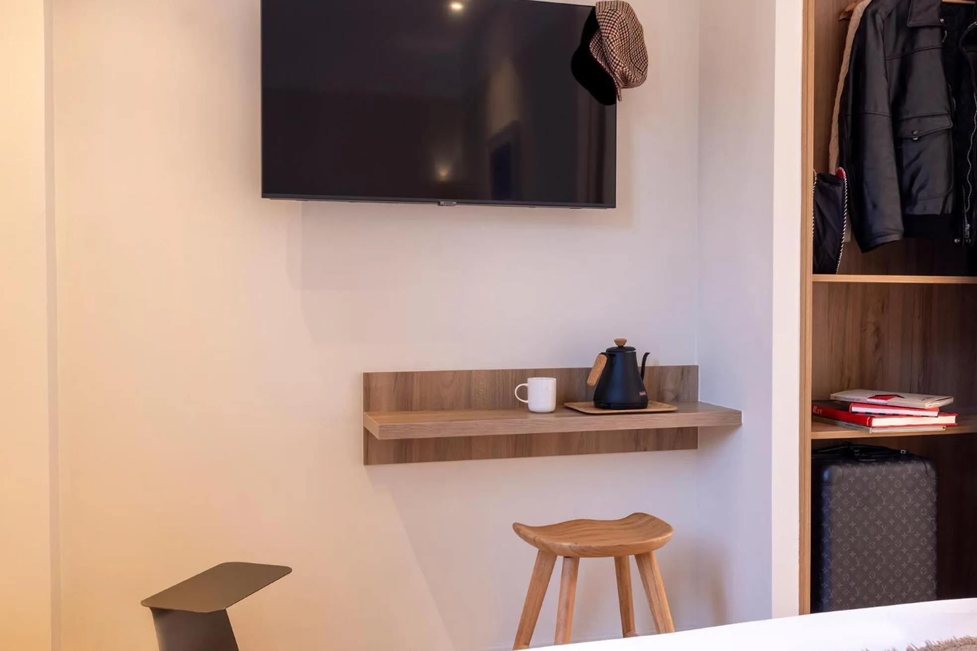 TV and multimedia in Hôtel Le Daum