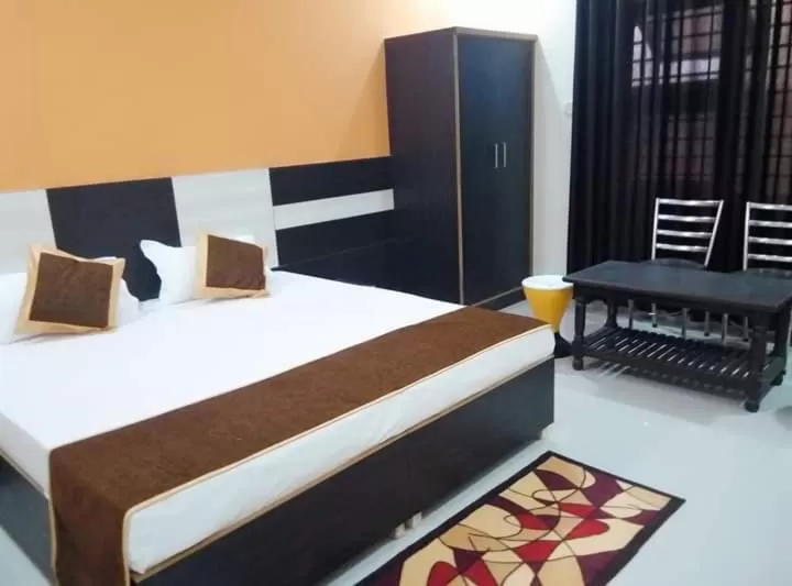 Photo of the whole room, Bed in Rama HS