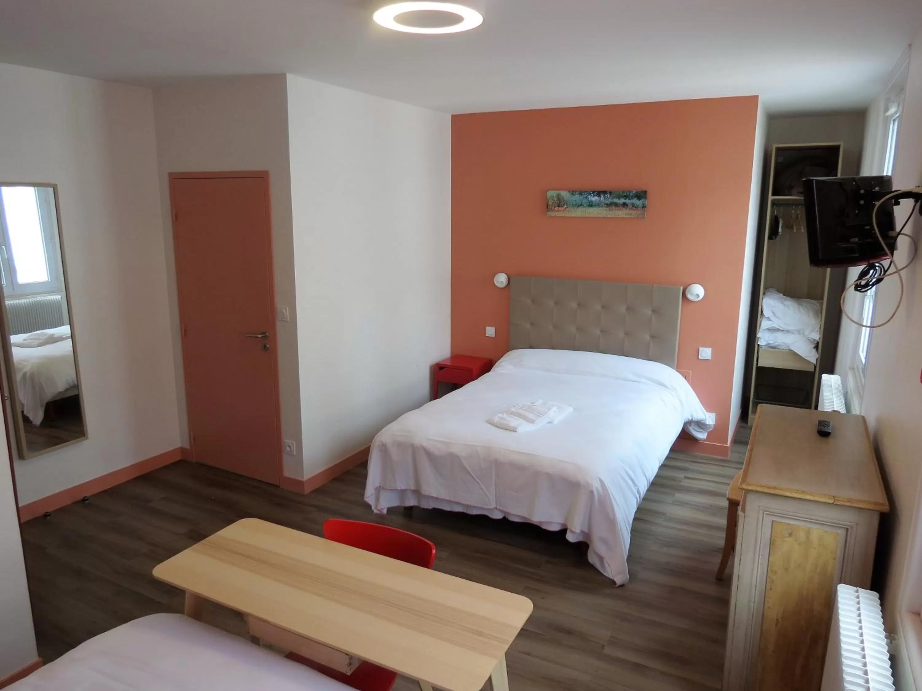 Photo of the whole room, Bed in Hotel le Faisan