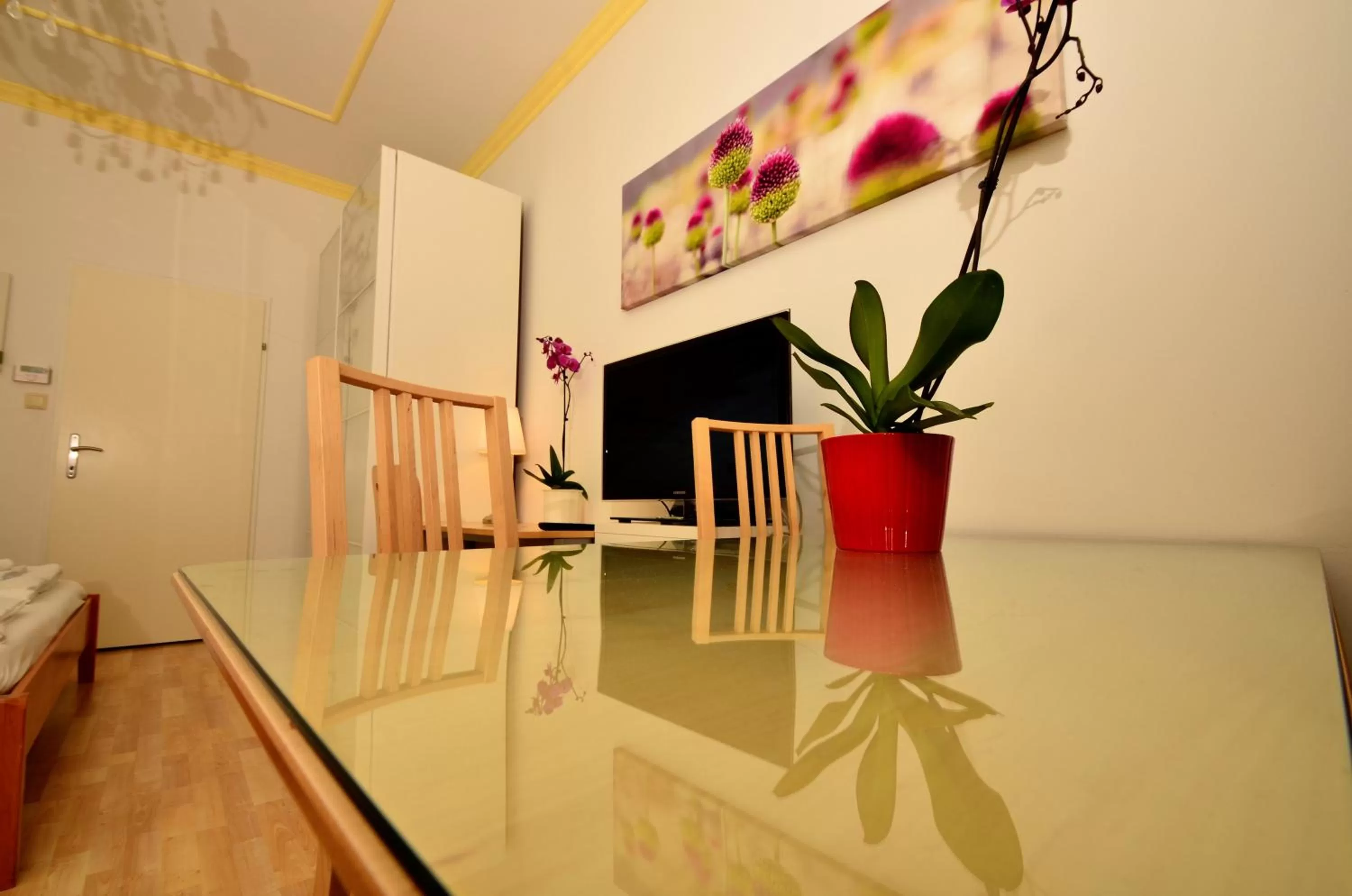 TV and multimedia in AJO Apartments - Messe City Flat - Self-Check-in