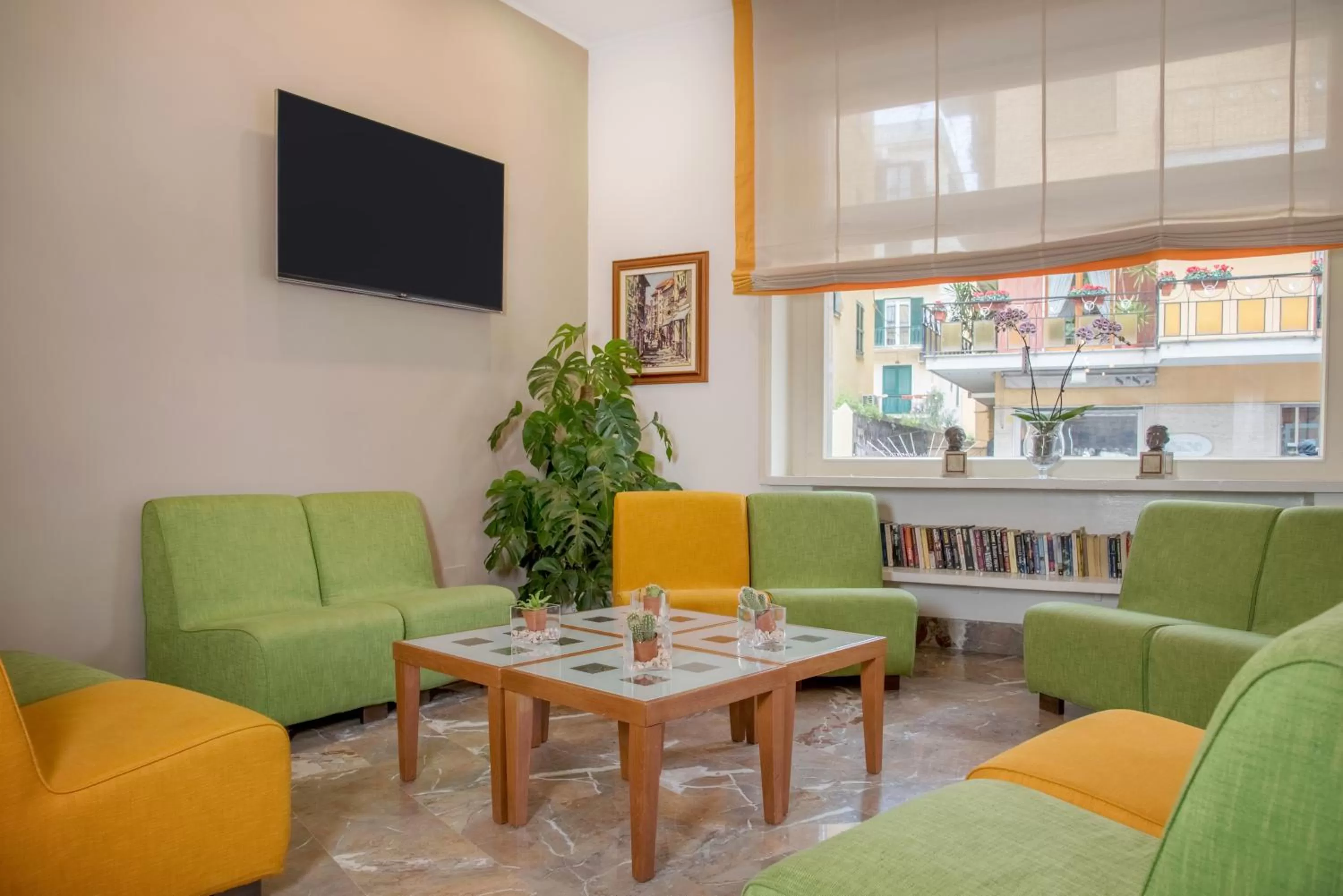 Communal lounge/ TV room in Hotel Tourist