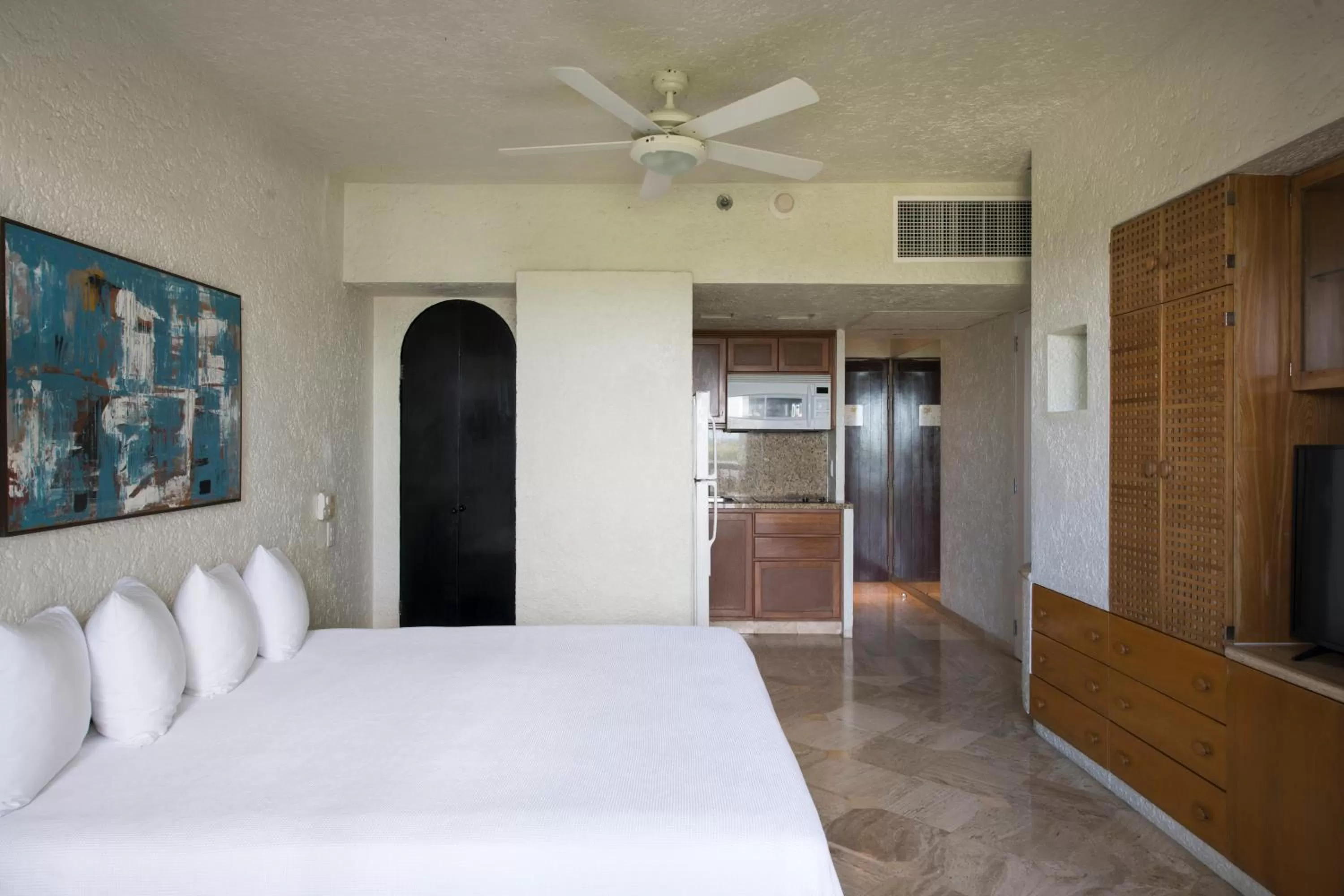 Studio w/Kitchenette in Club Regina Cancun