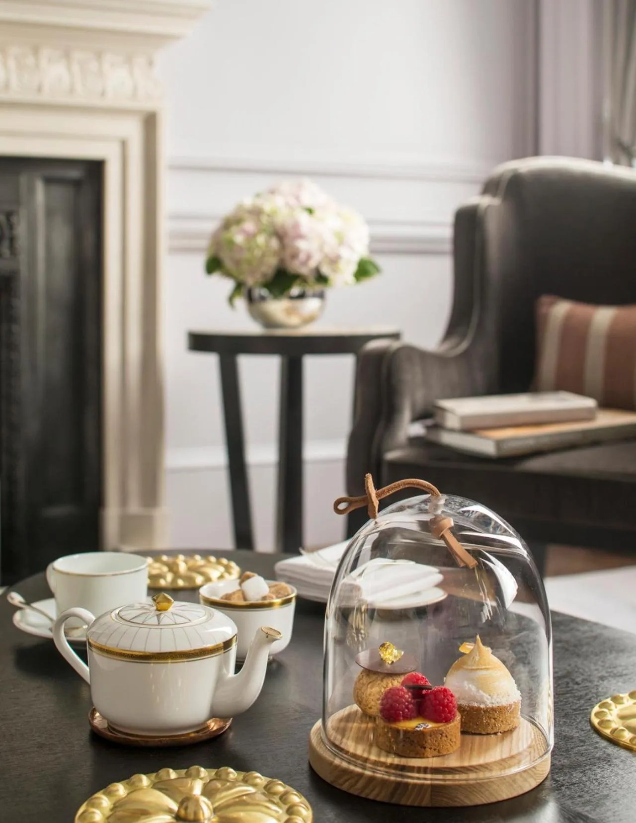 Food and drinks in Four Seasons Hotel London at Tower Bridge